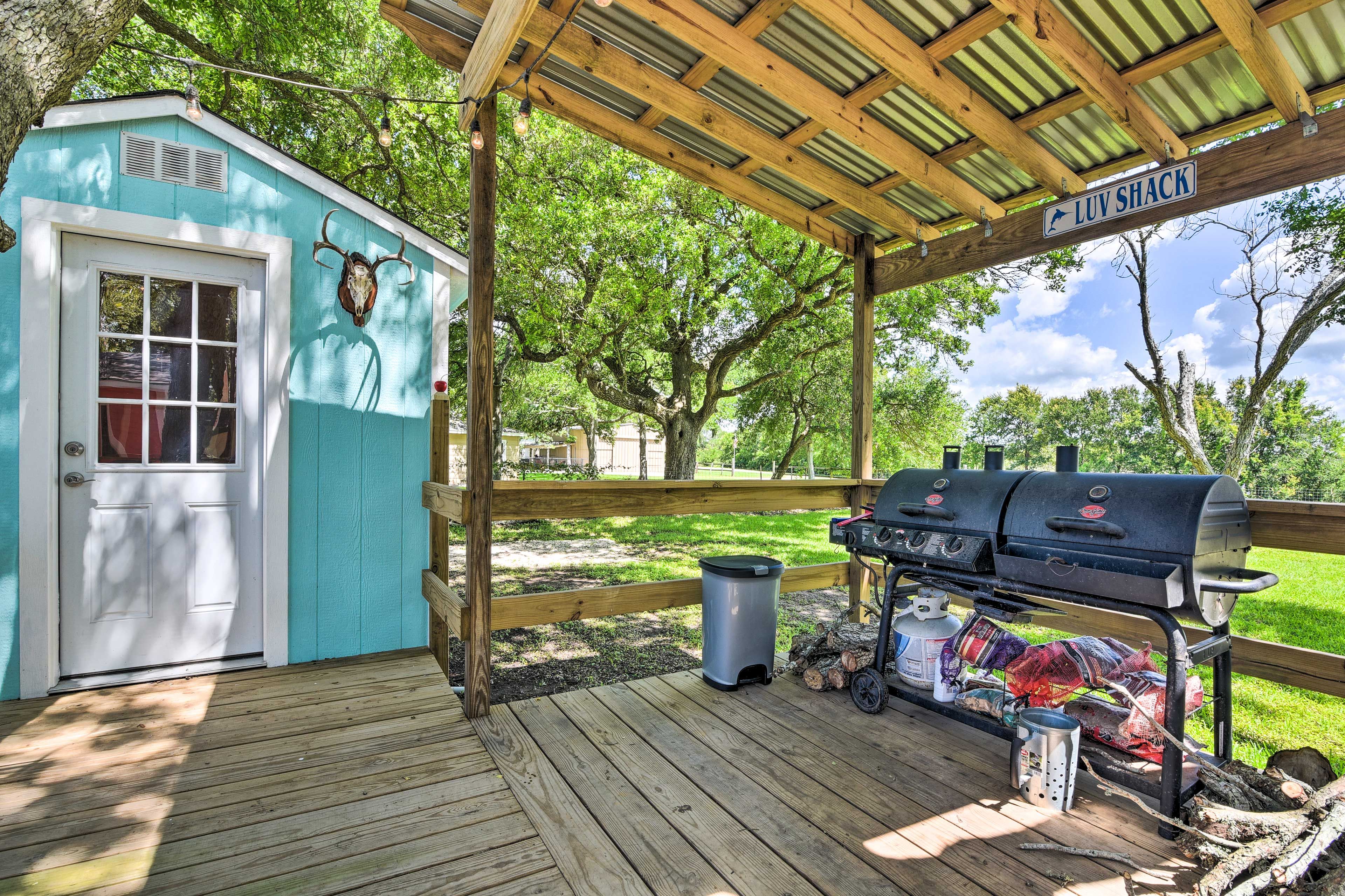 Private Deck | Gas & Charcoal Grills