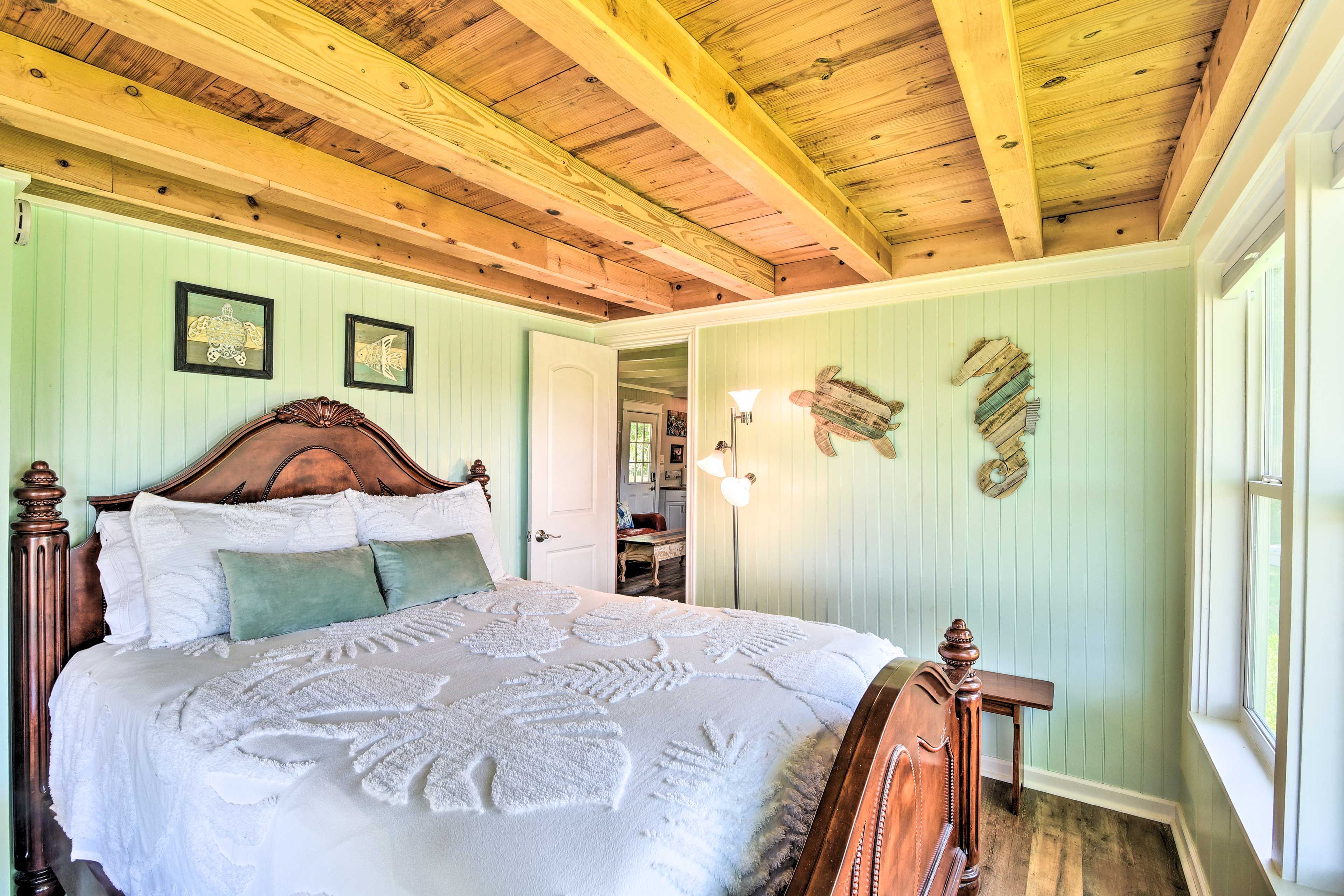 Bedroom 3 | Queen Bed