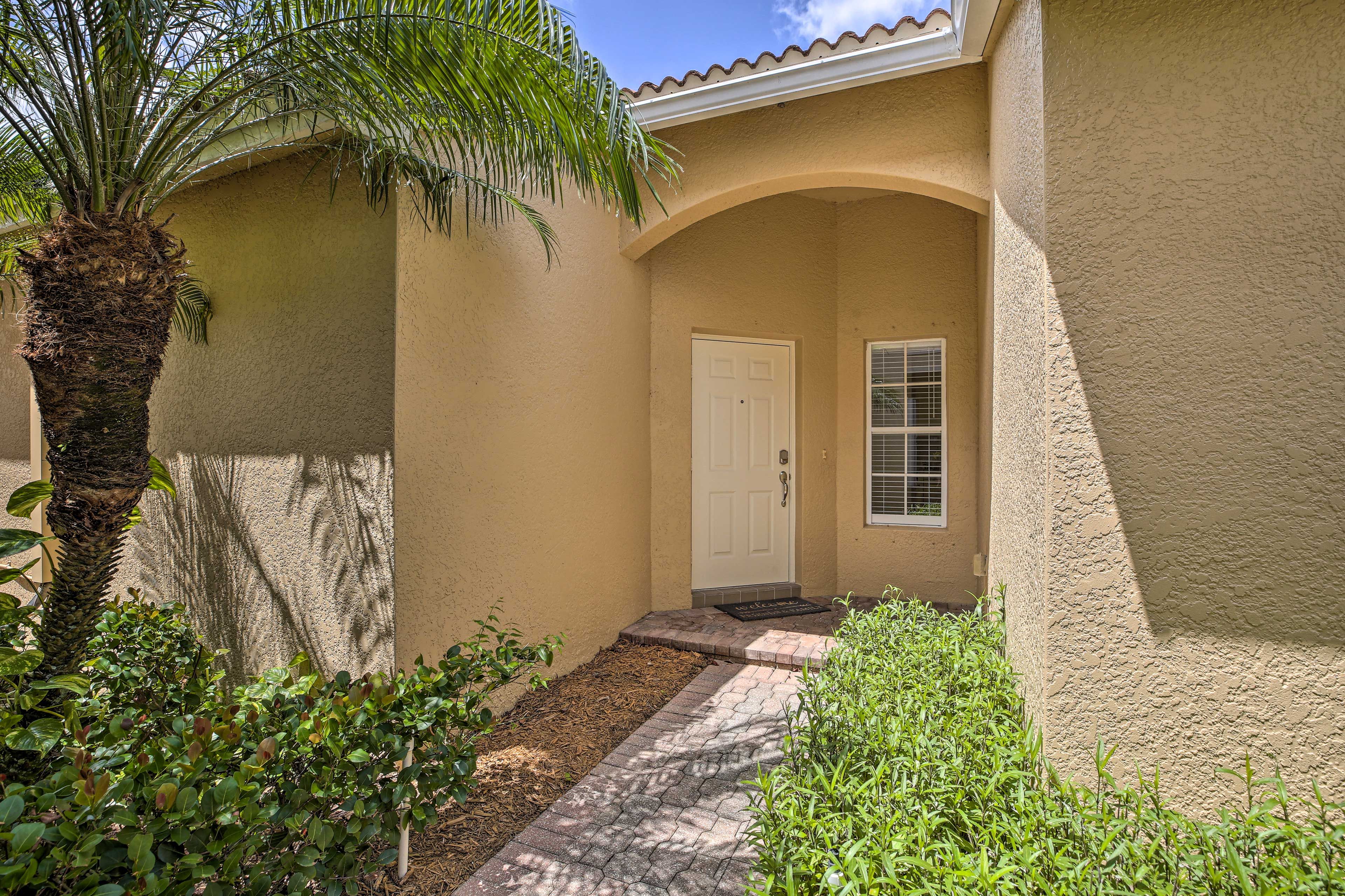 Home Entryway | 1 Step Required for Access