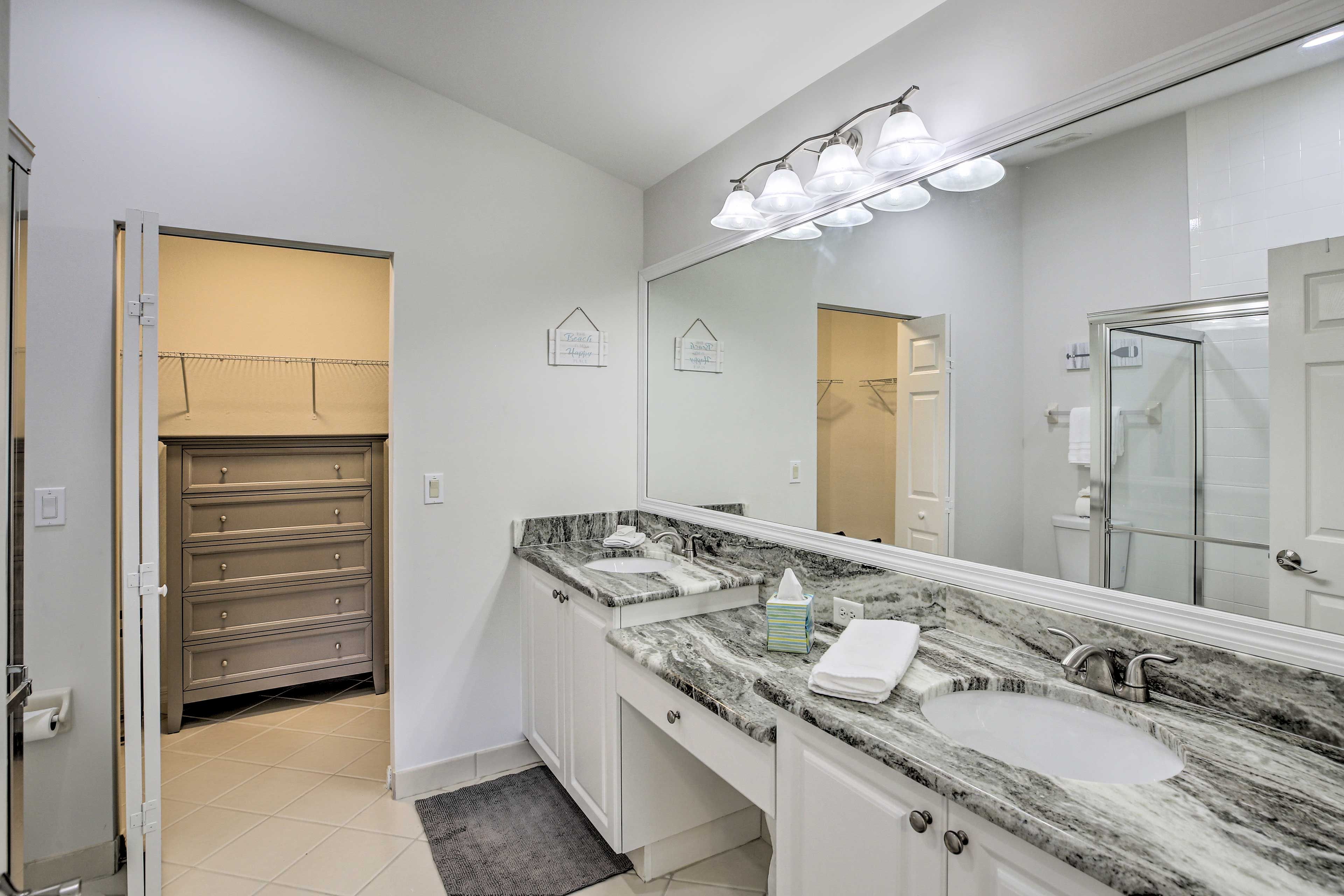 En-Suite Bathroom | Walk-In Closet | Complimentary Toiletries