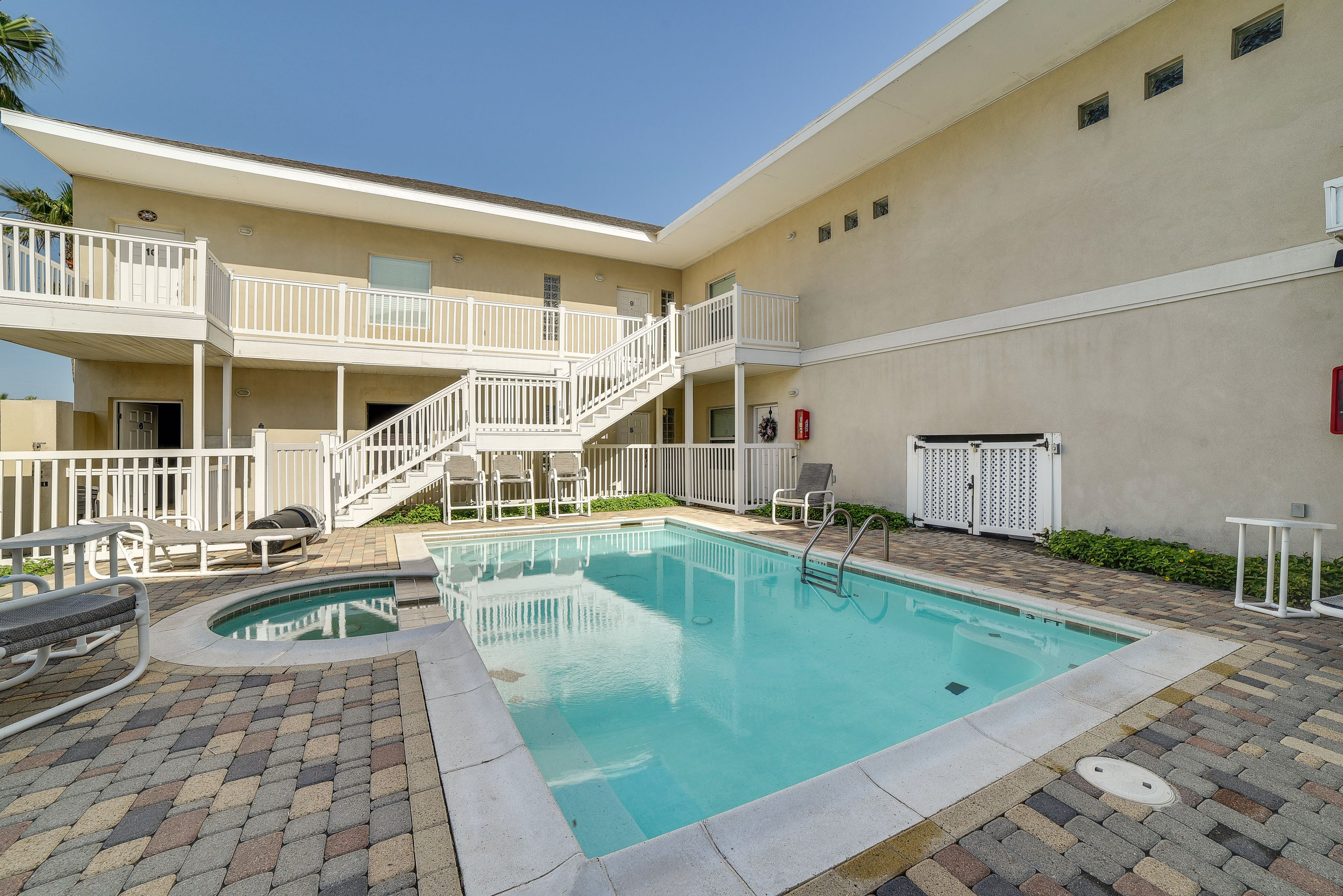 Community Pool & Hot Tub