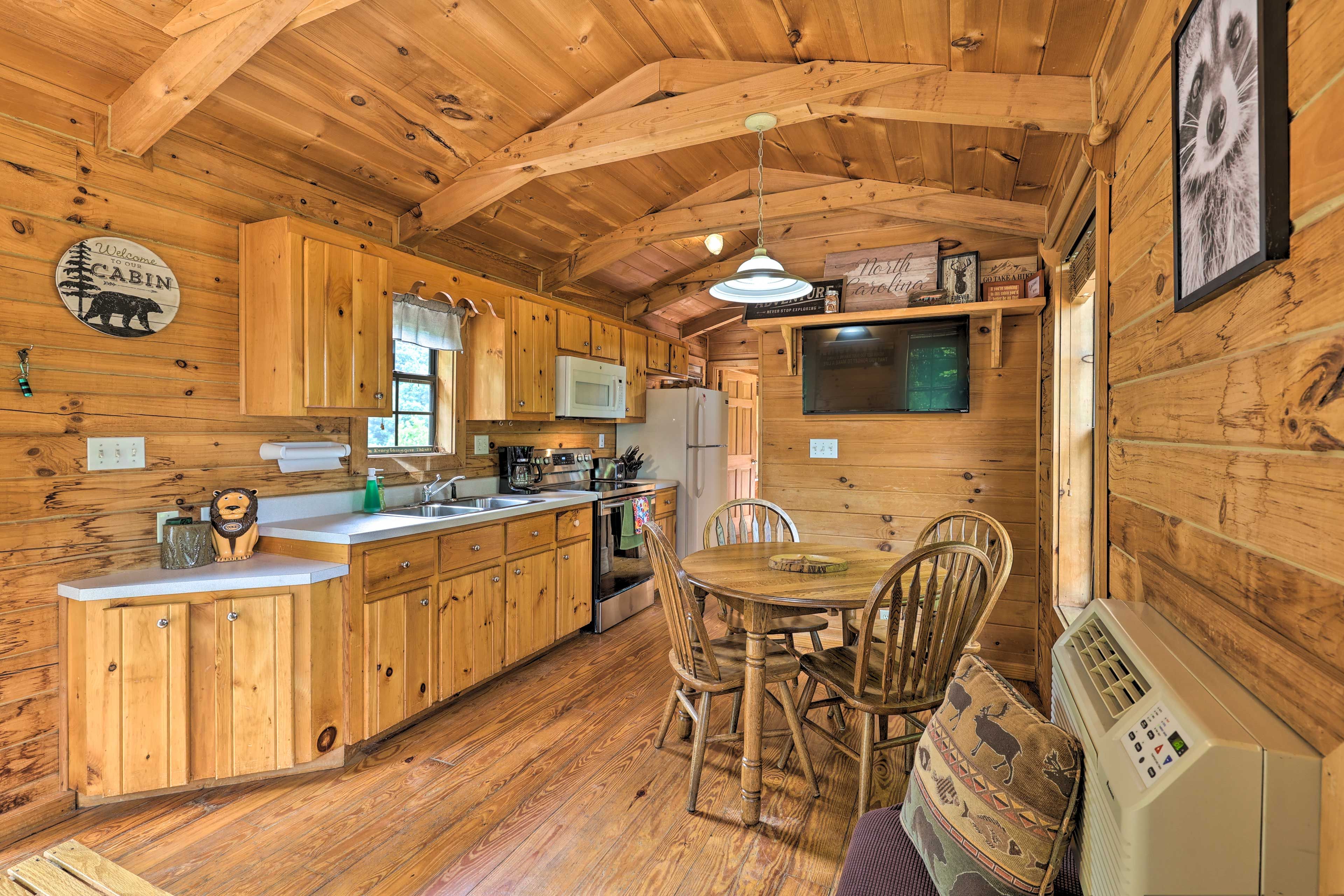 Dining Area | Dishware Provided