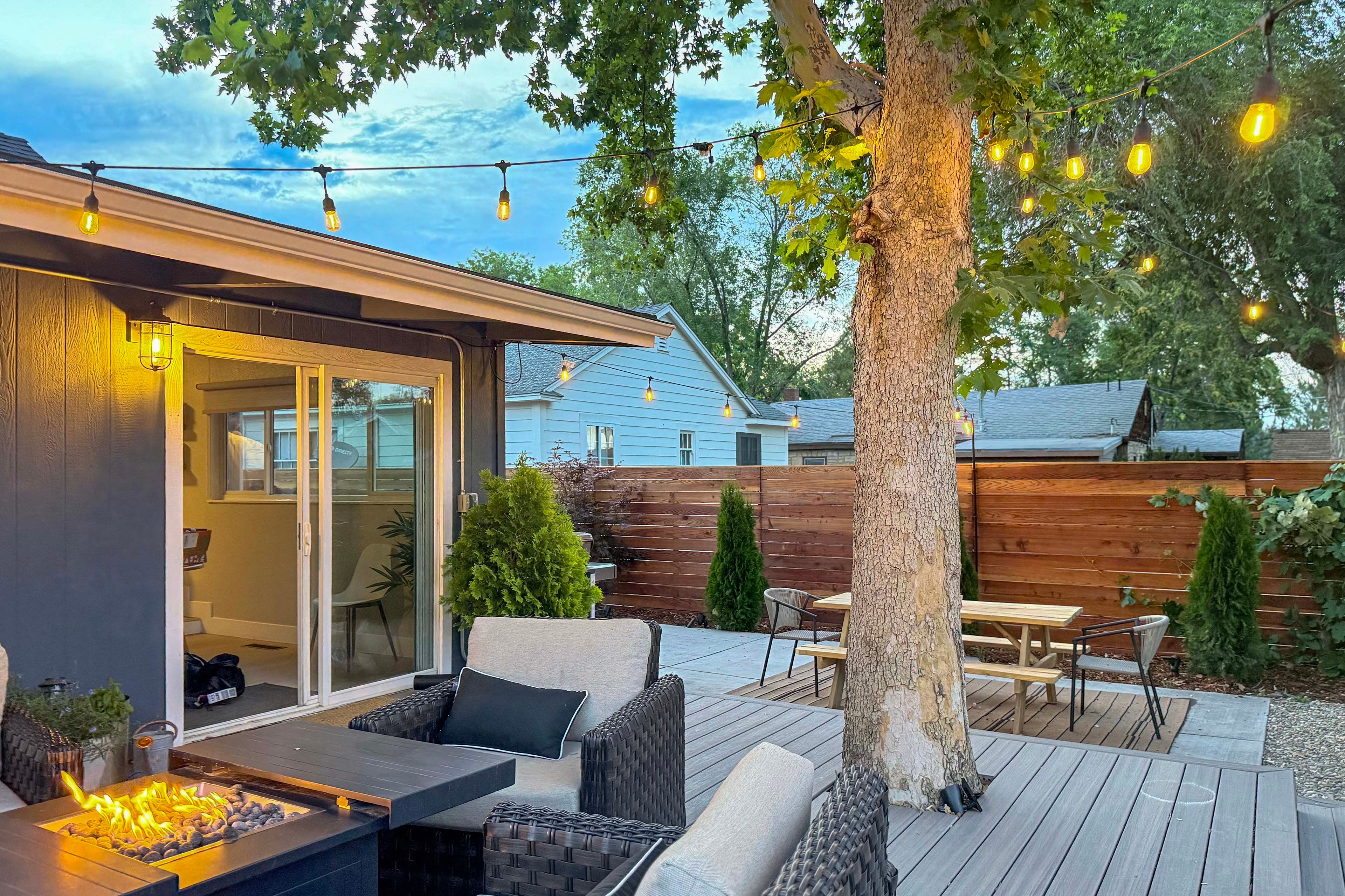 Private Outdoor Space | Hot Tub | Fire Pit Table | Outdoor Dining | Gas Grill