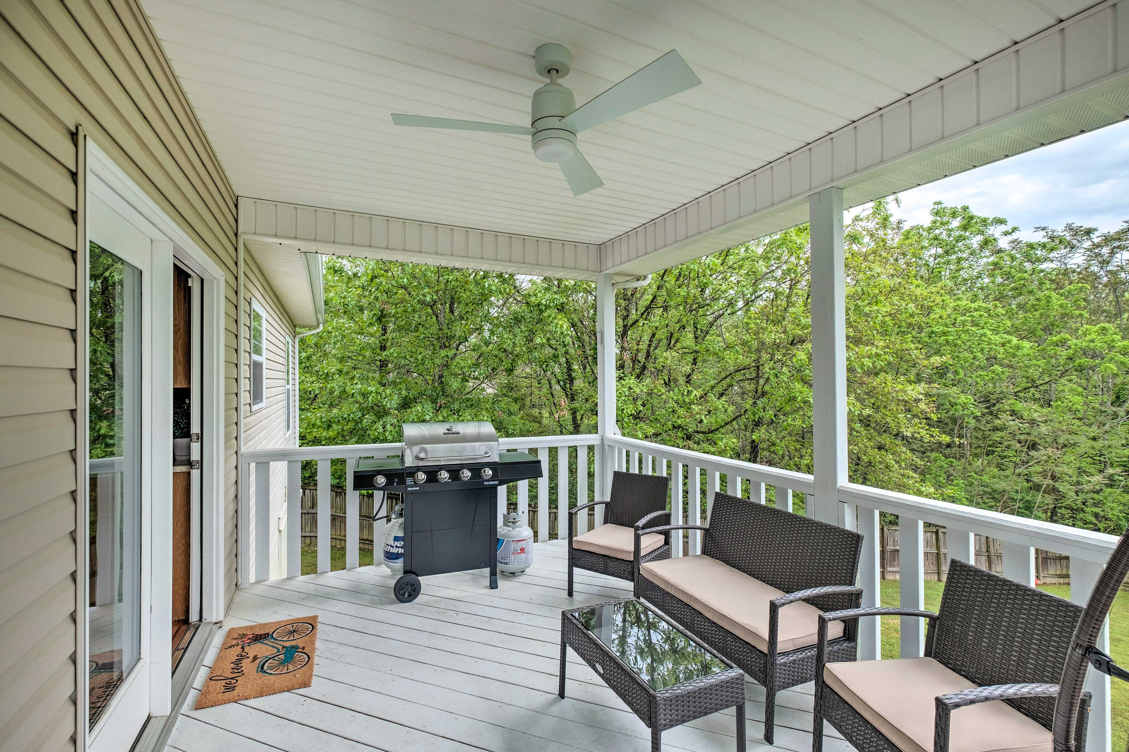 Bella Vista Vacation Rental | 3BR | 2BA | 2 Steps For Entry | 1,500 Sq Ft