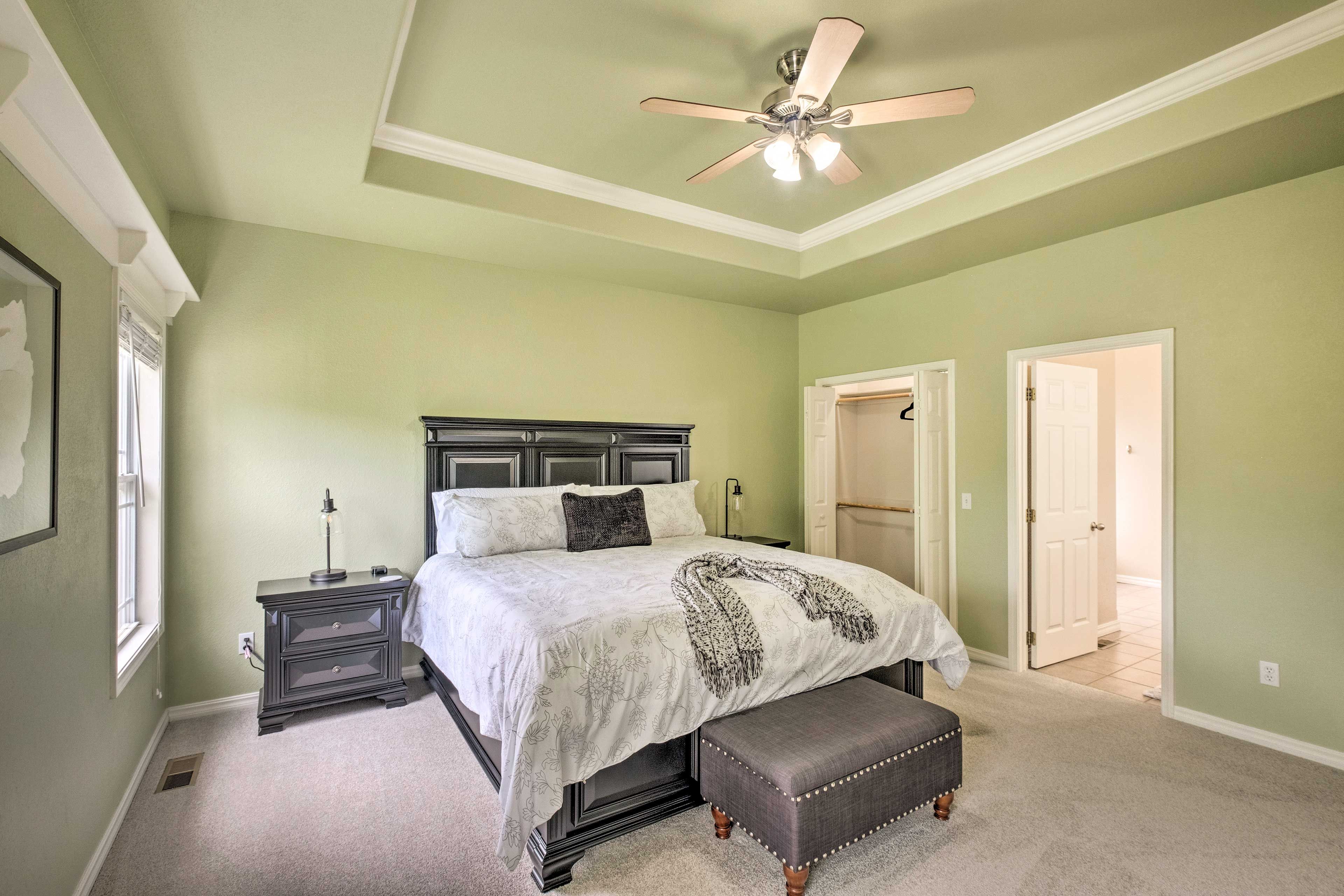 Bedroom 1 | King Bed | Main Floor | En-Suite Bathroom