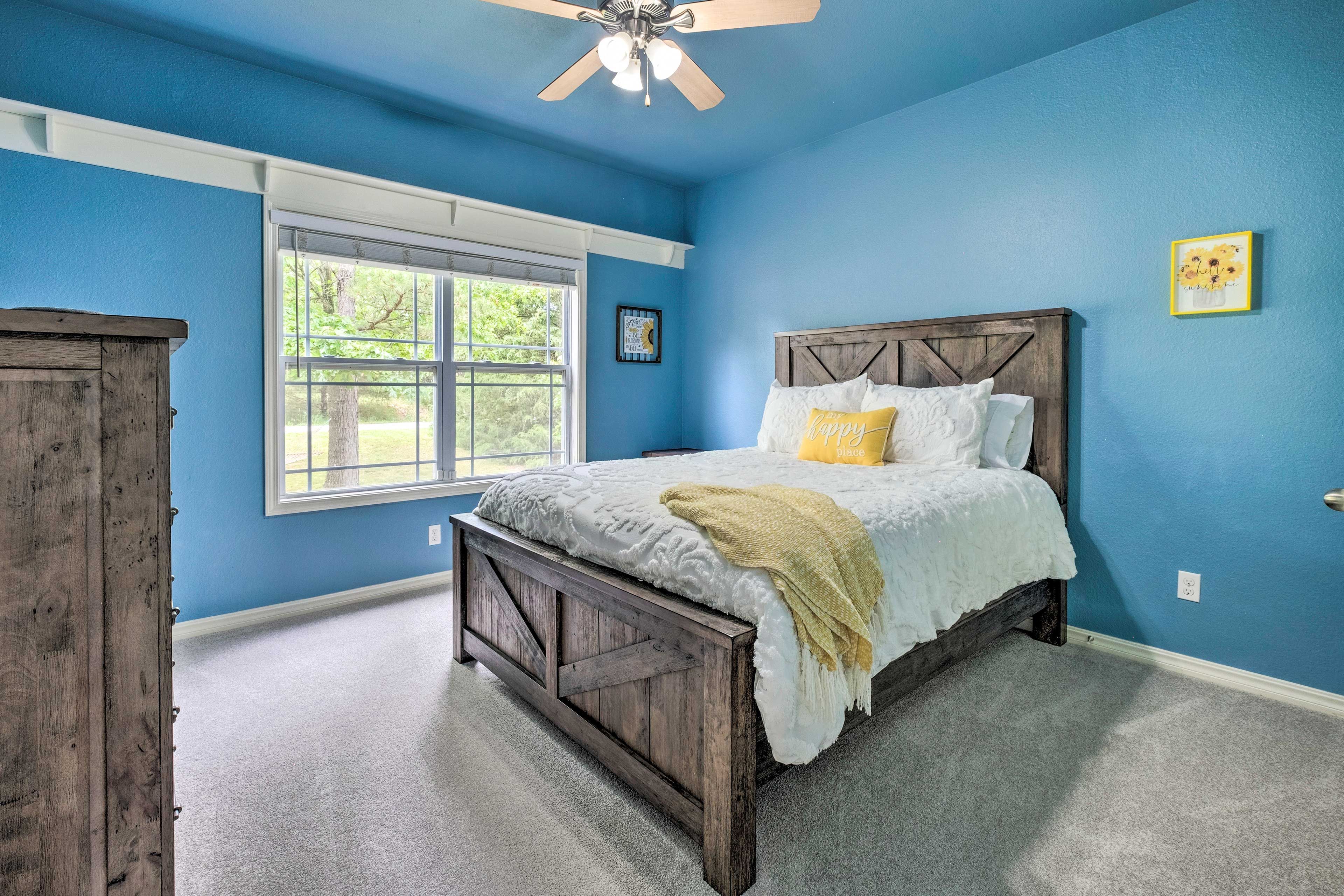 Bedroom 2 | Queen Bed | Main Floor