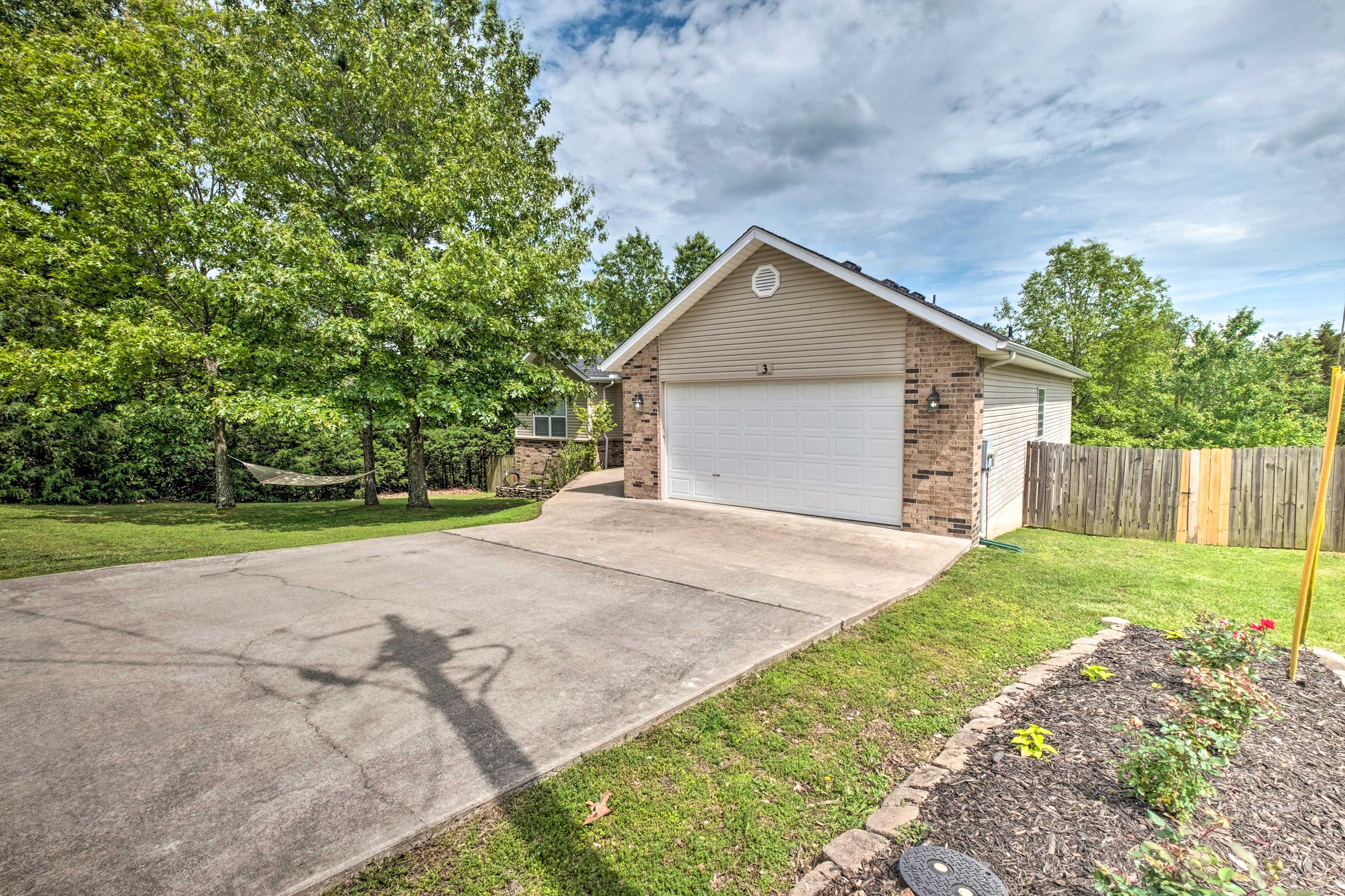 Parking | Driveway (2 Vehicles) | Garage (2 Vehicles) | Trailer Parking Allowed