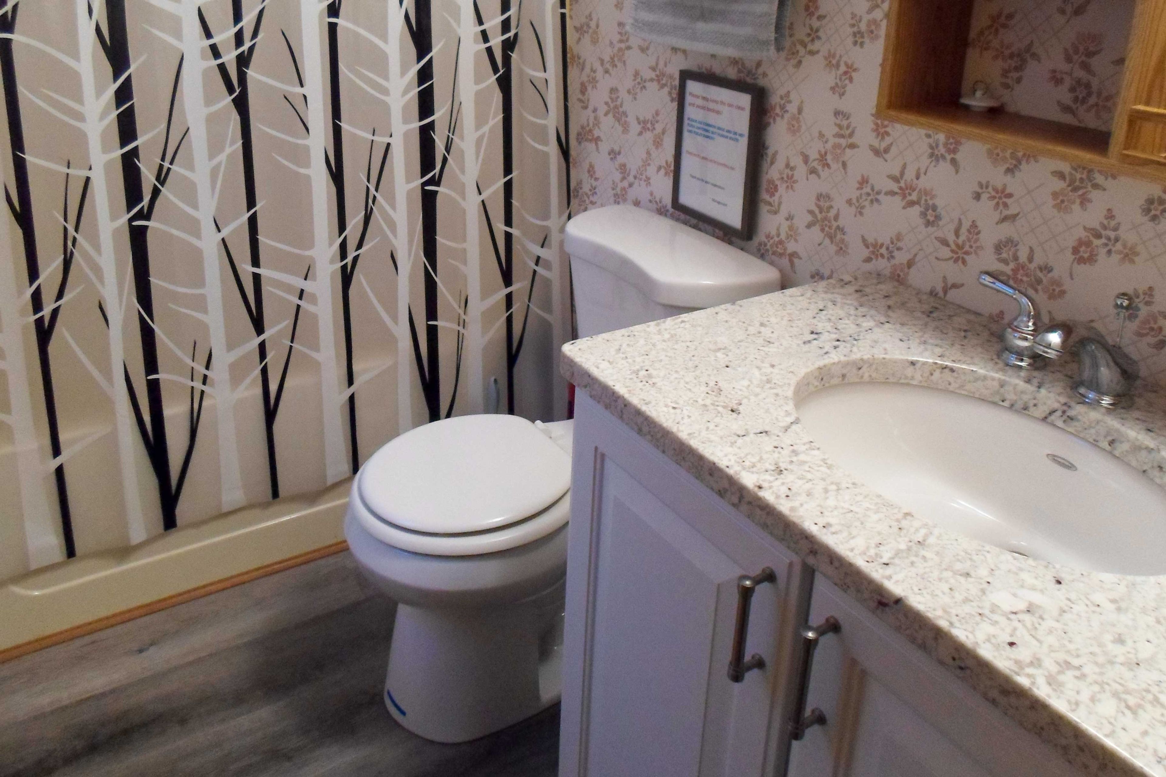 Full Bathroom | Complimentary Toiletries