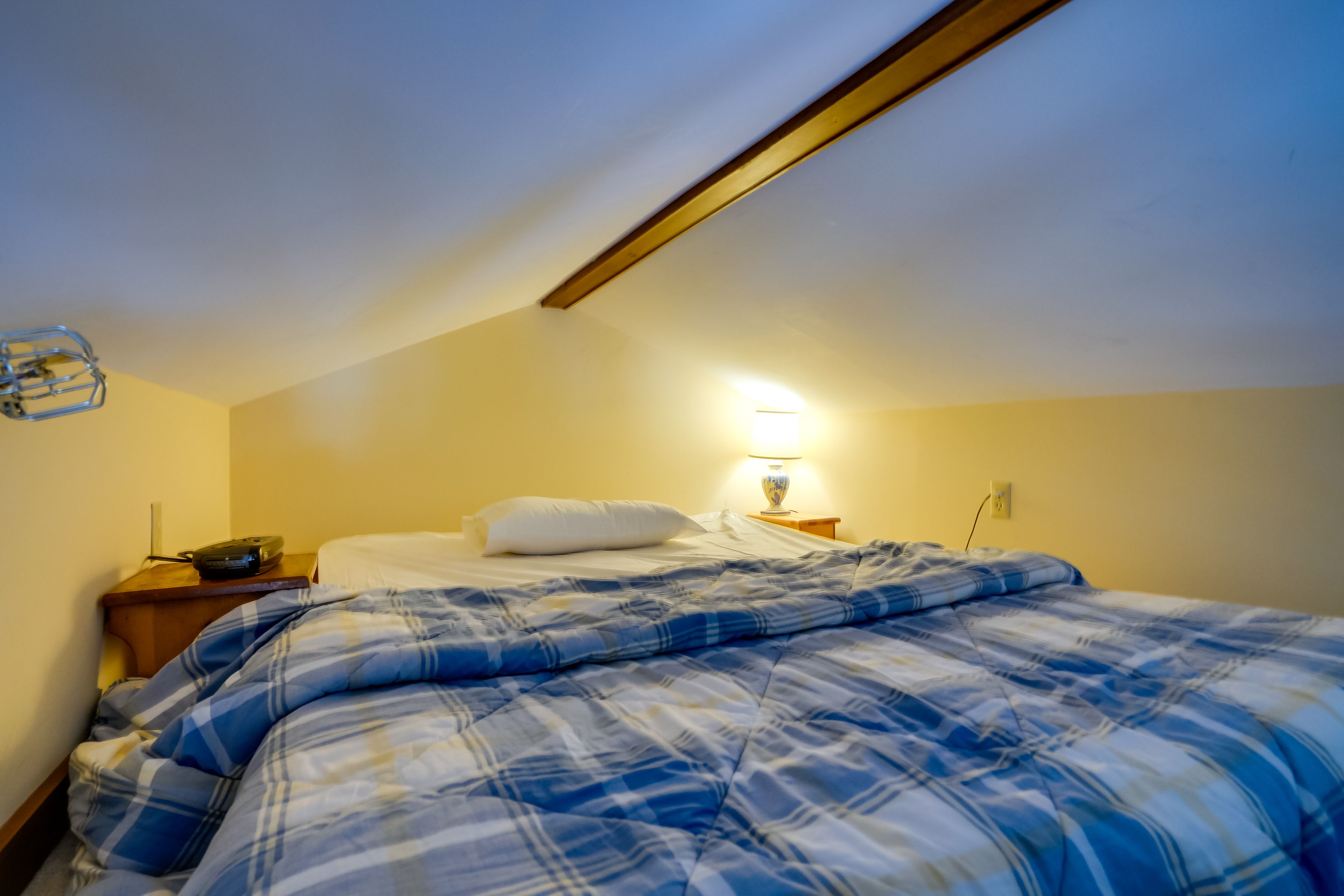 Loft | Full Bed