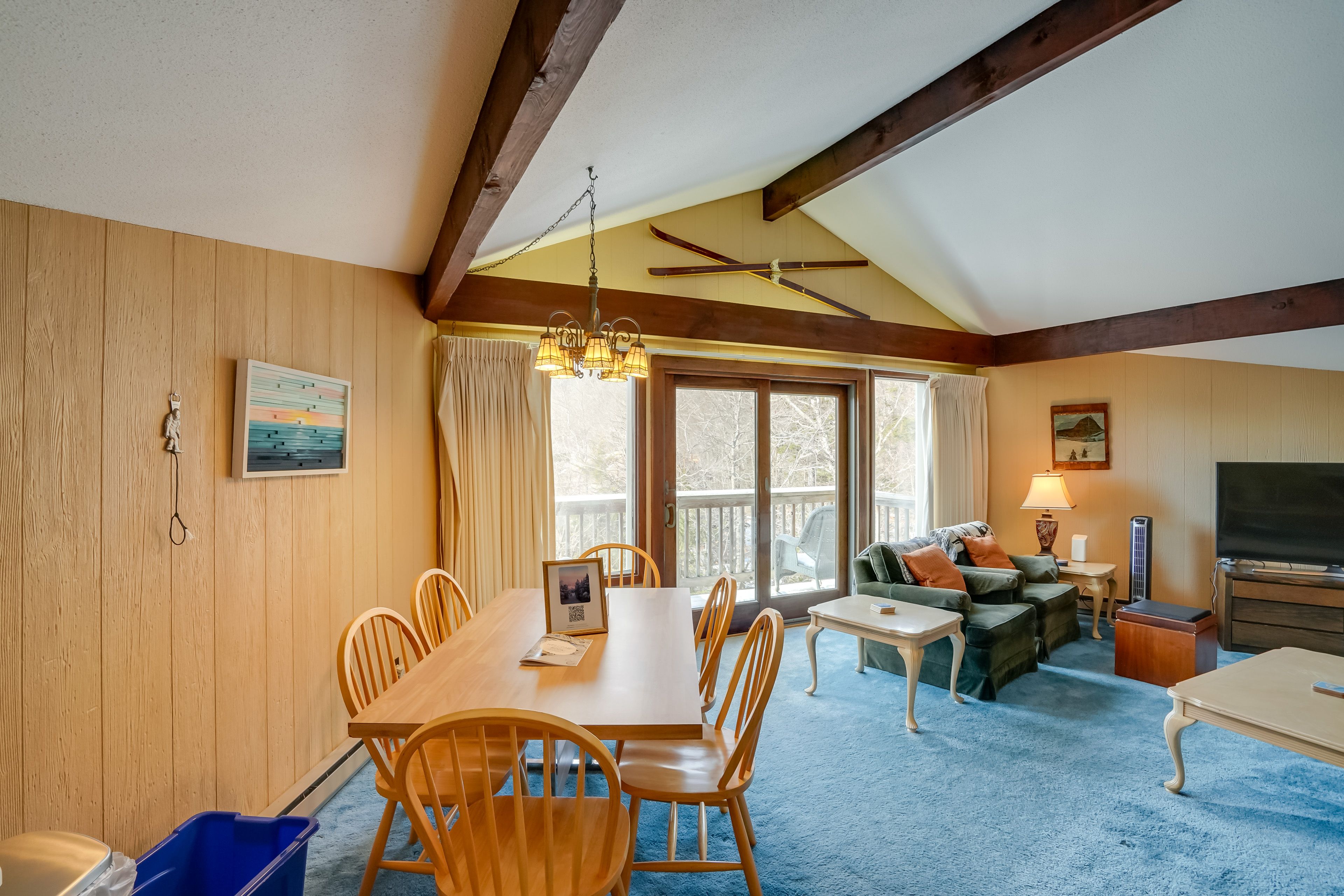 Dining Area | Dishware/Flatware