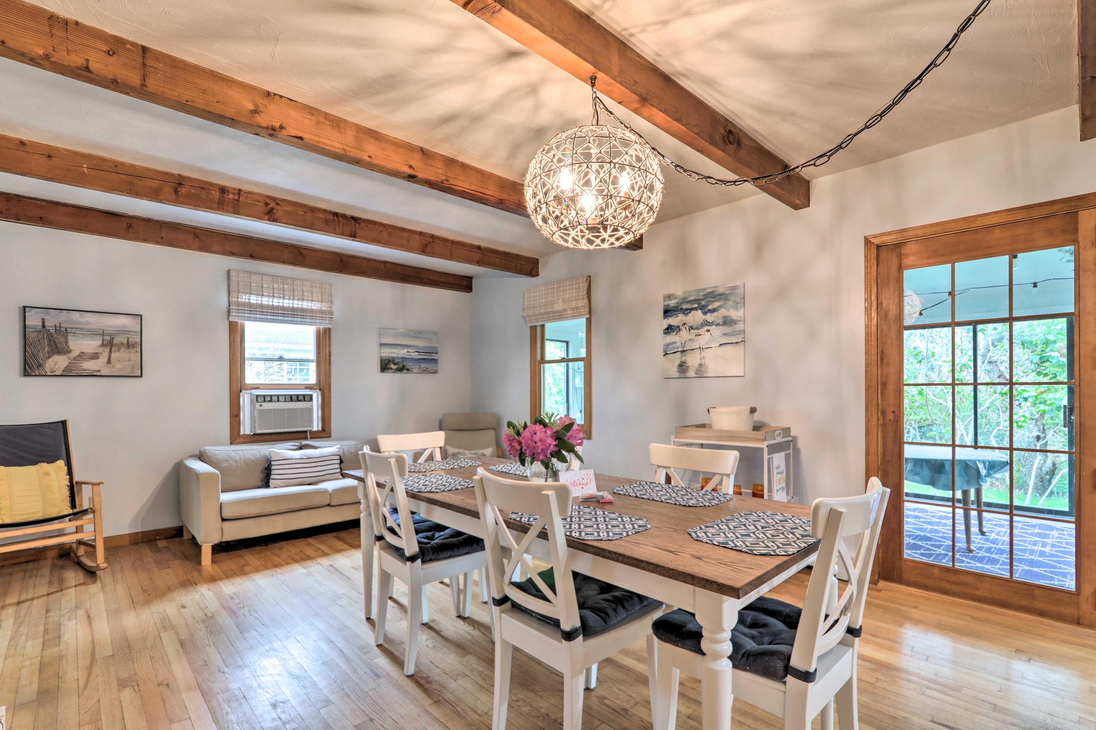 Dining Area | Dishware Provided