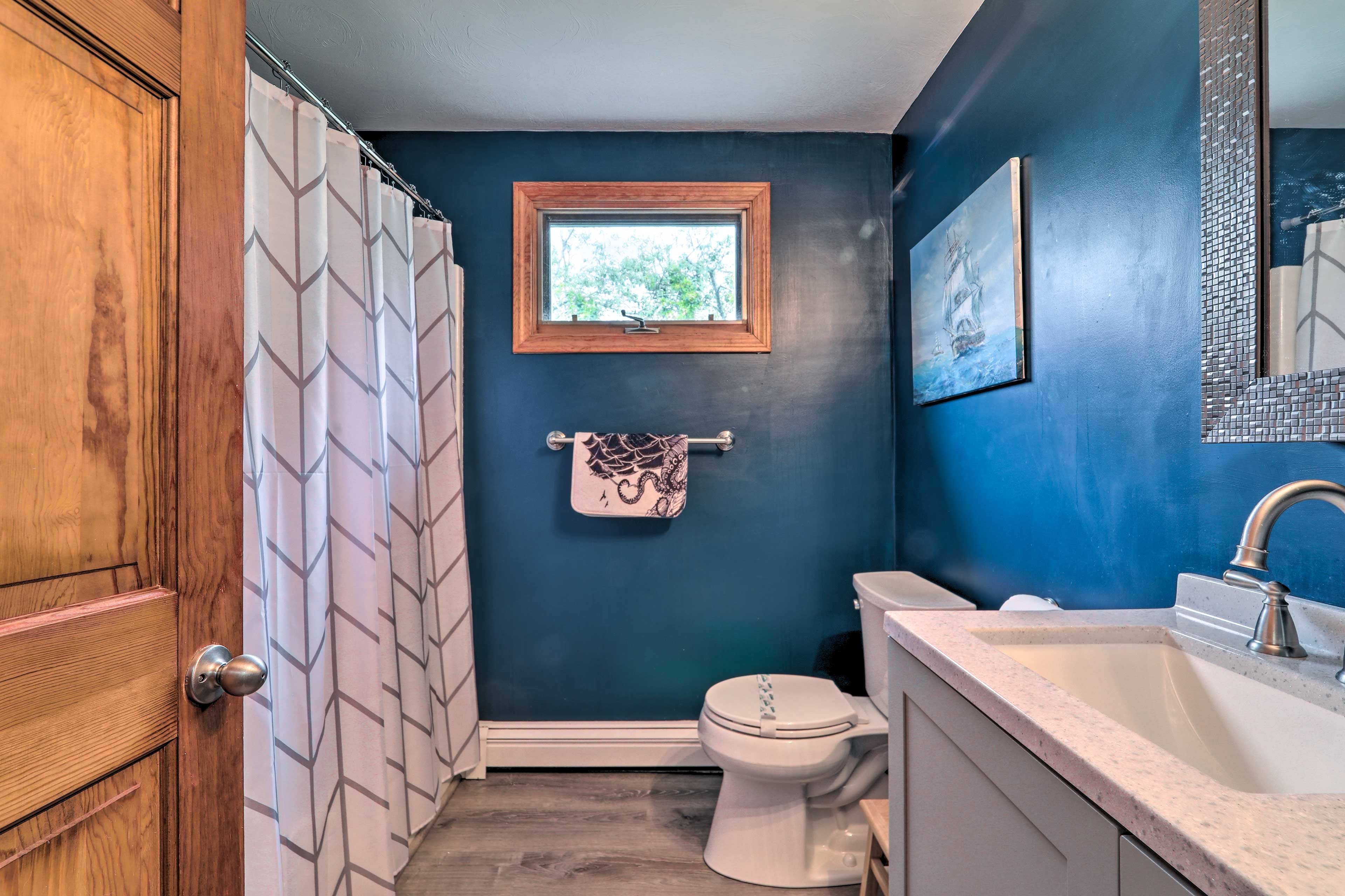 Full Bathroom | Hair Dryer