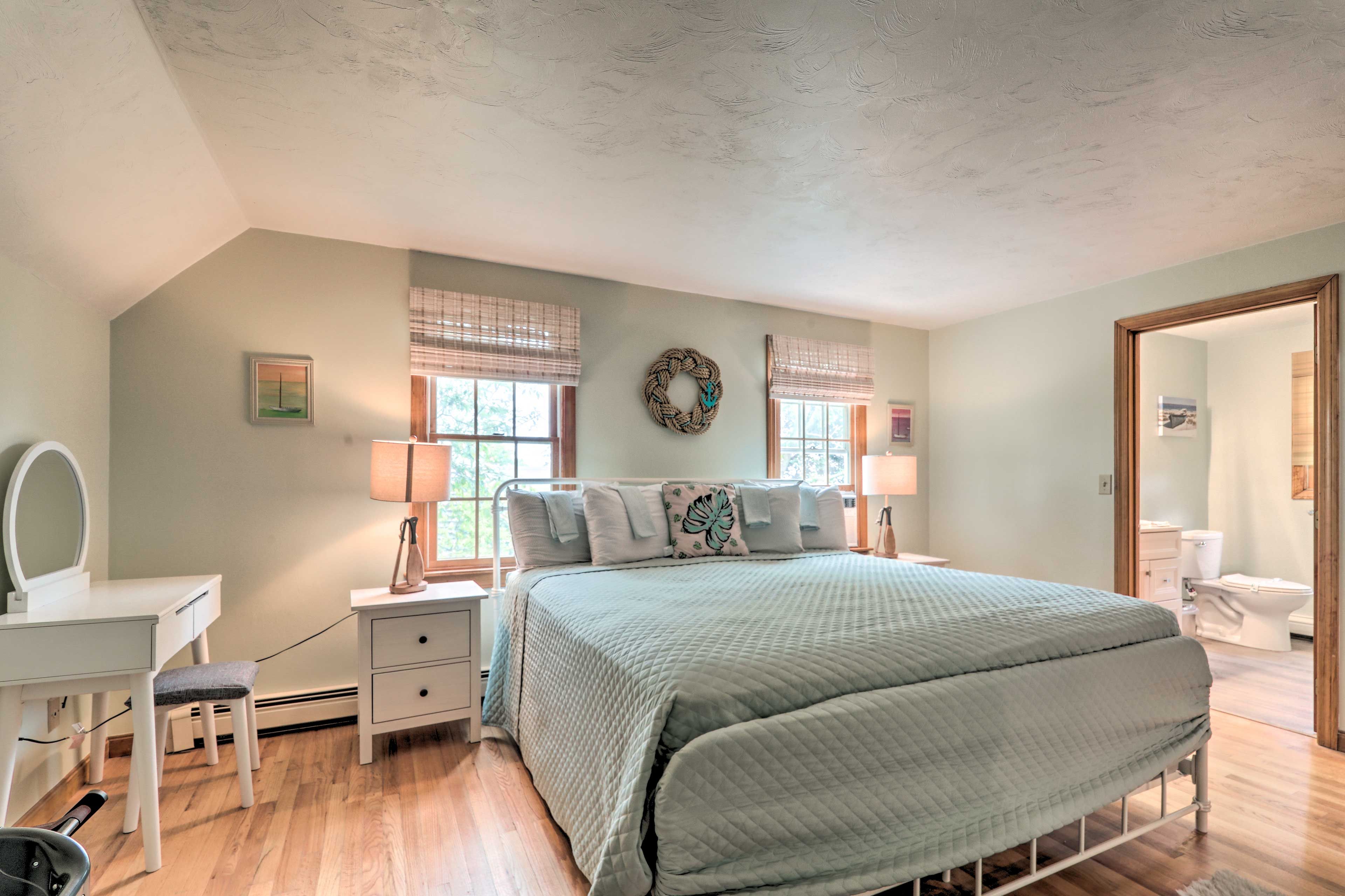 Bedroom 1 | Queen Bed | 2nd Floor