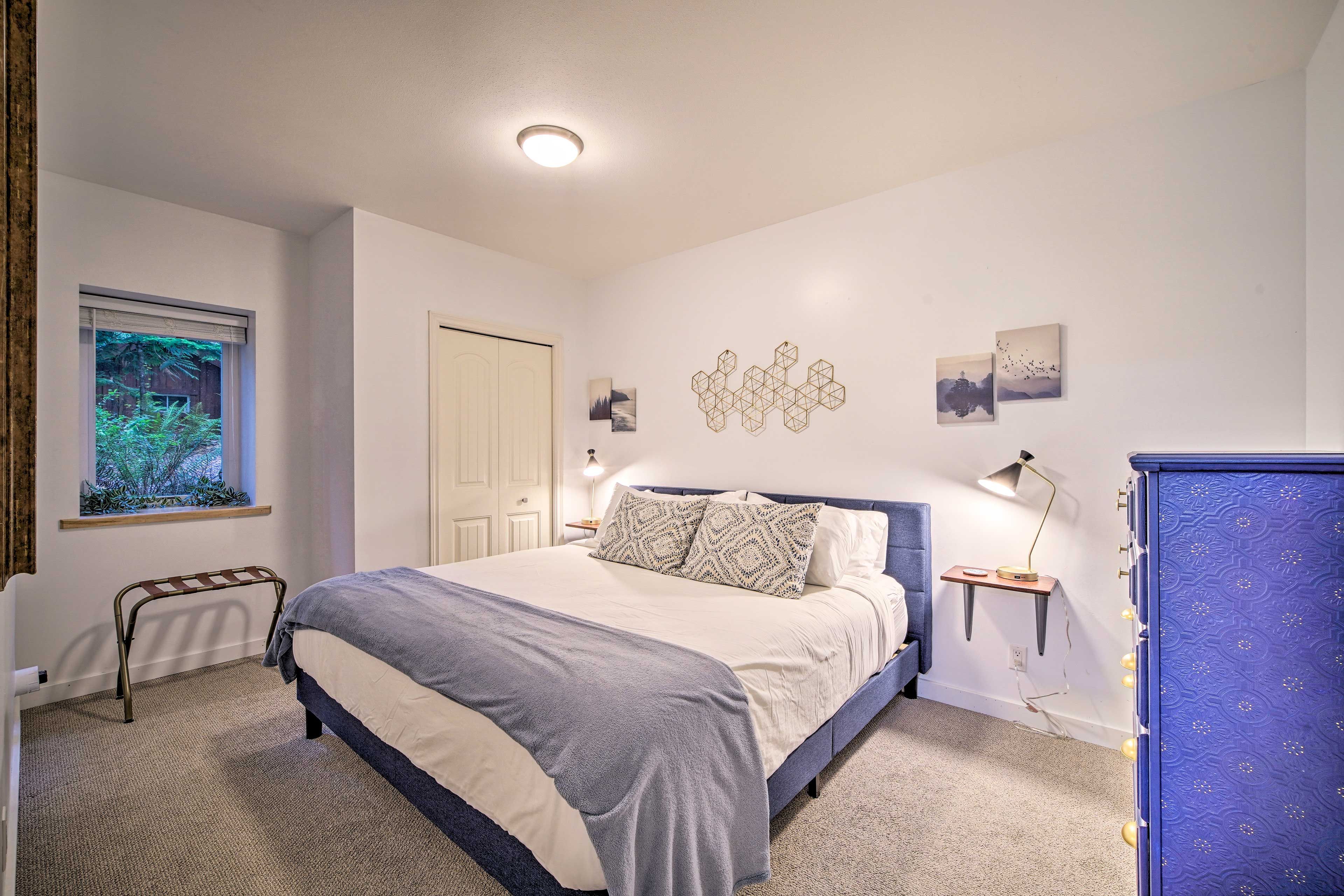 Bedroom 1 | King Bed | Ground Floor