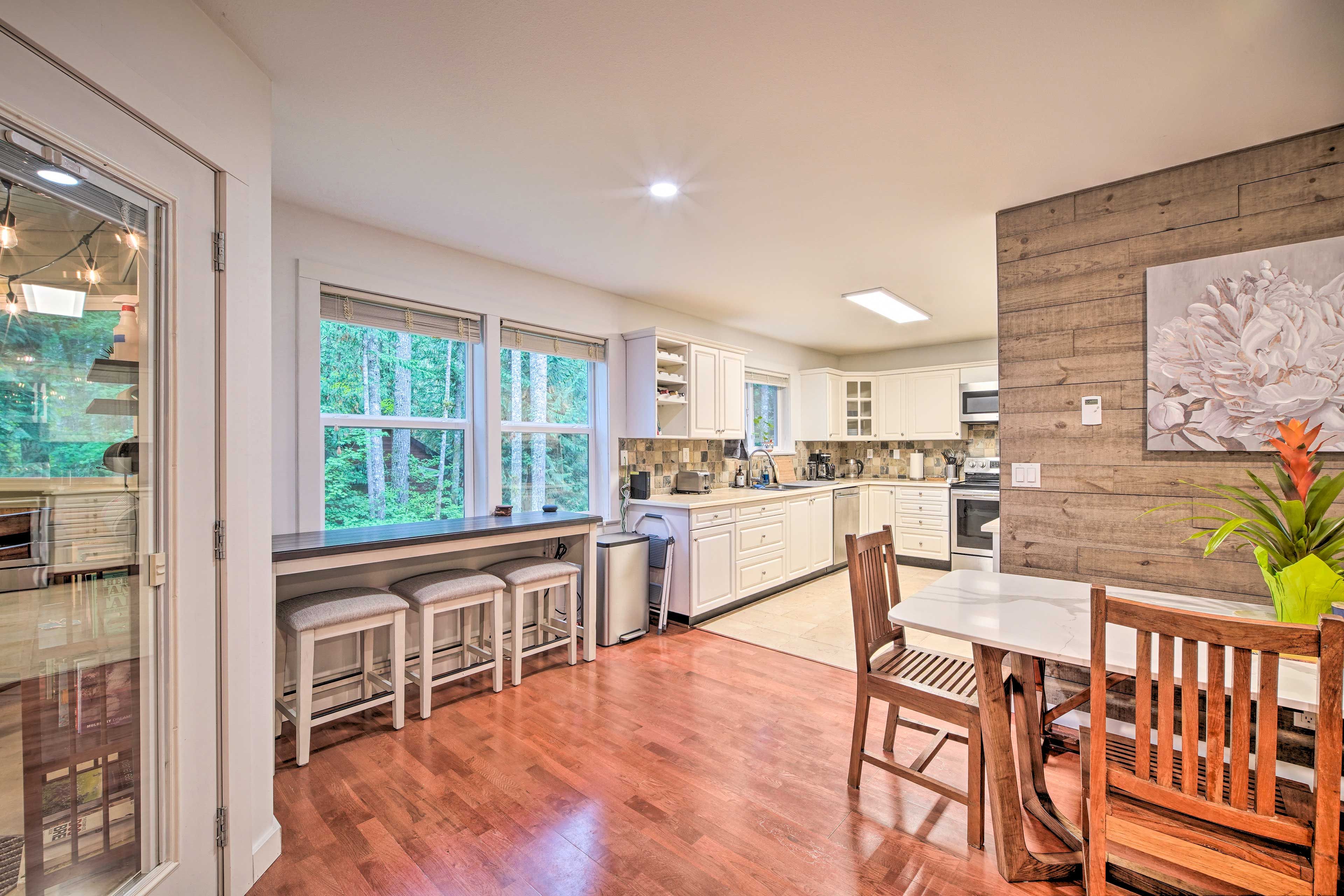 Dining Area | Kitchen