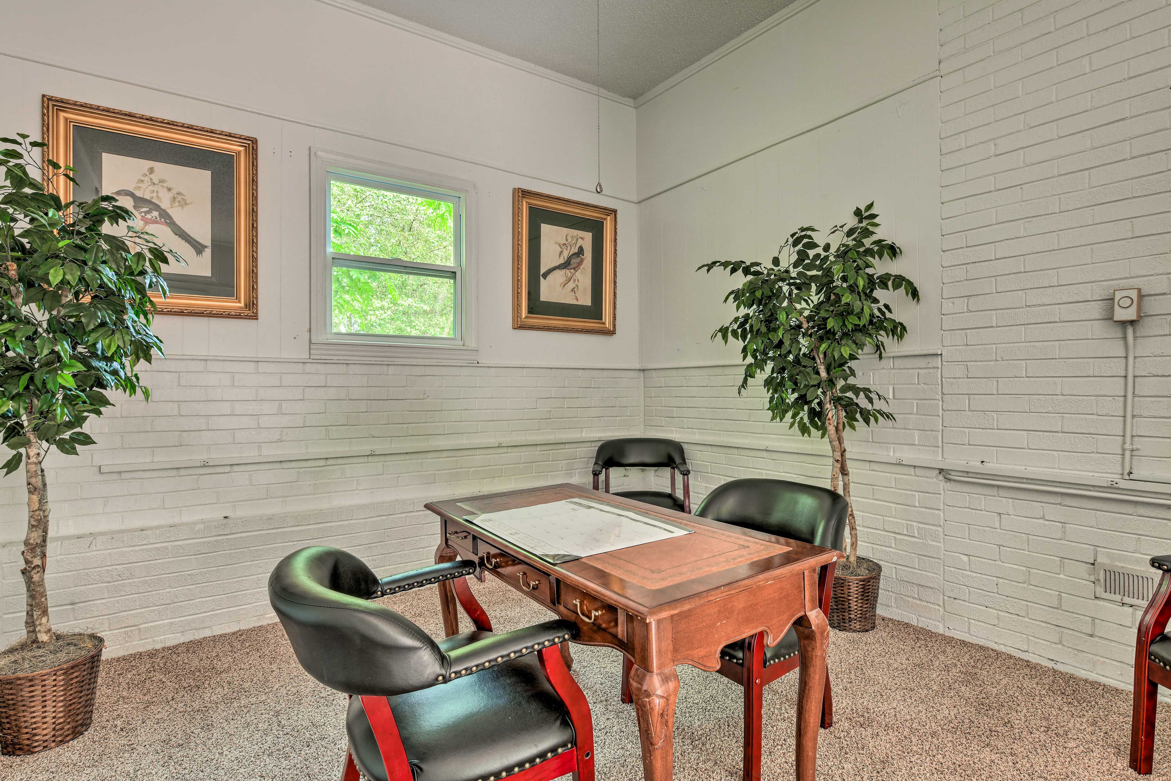 Home Office | Free WiFi