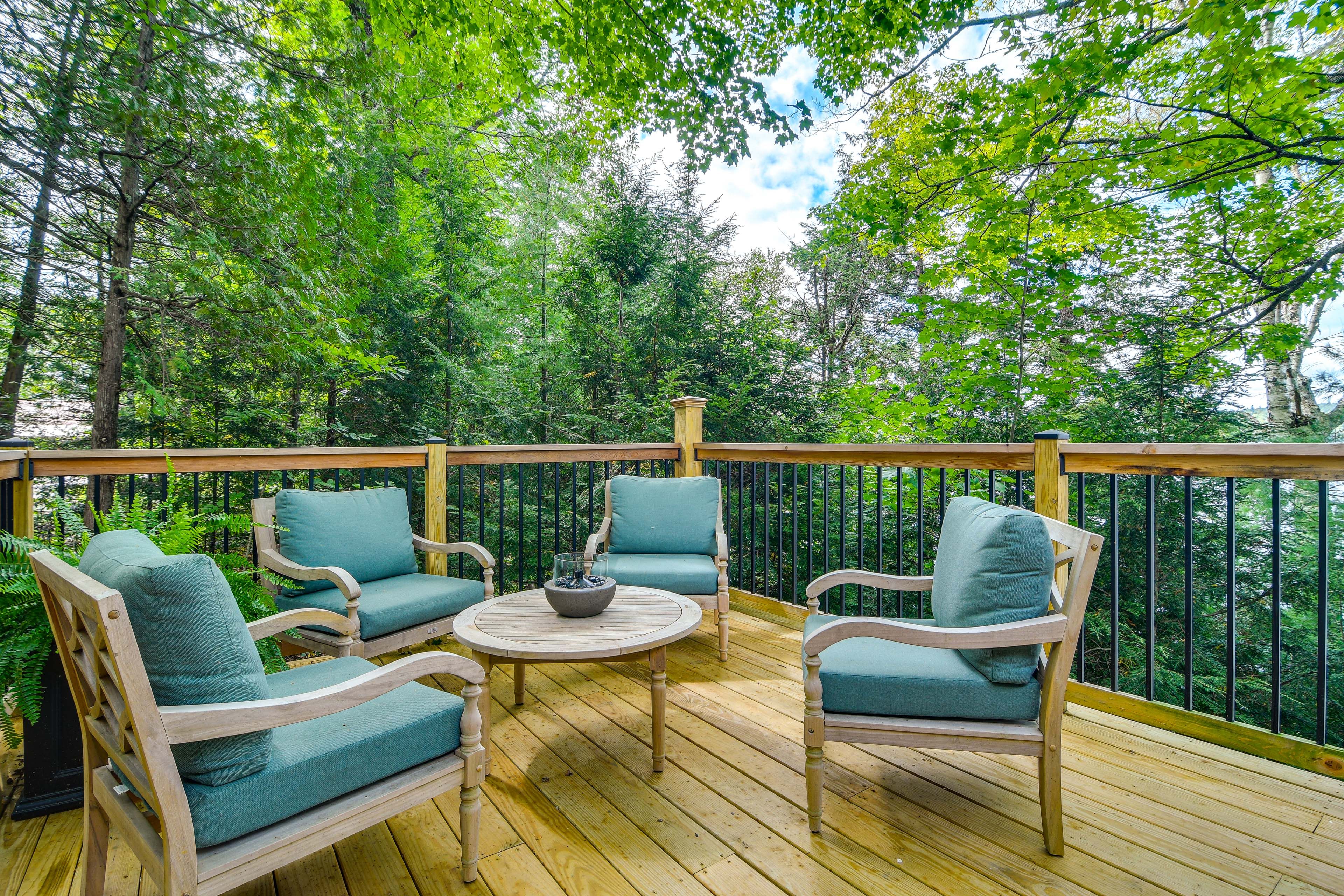 Lower Deck | Seating & Dining | Lake Views