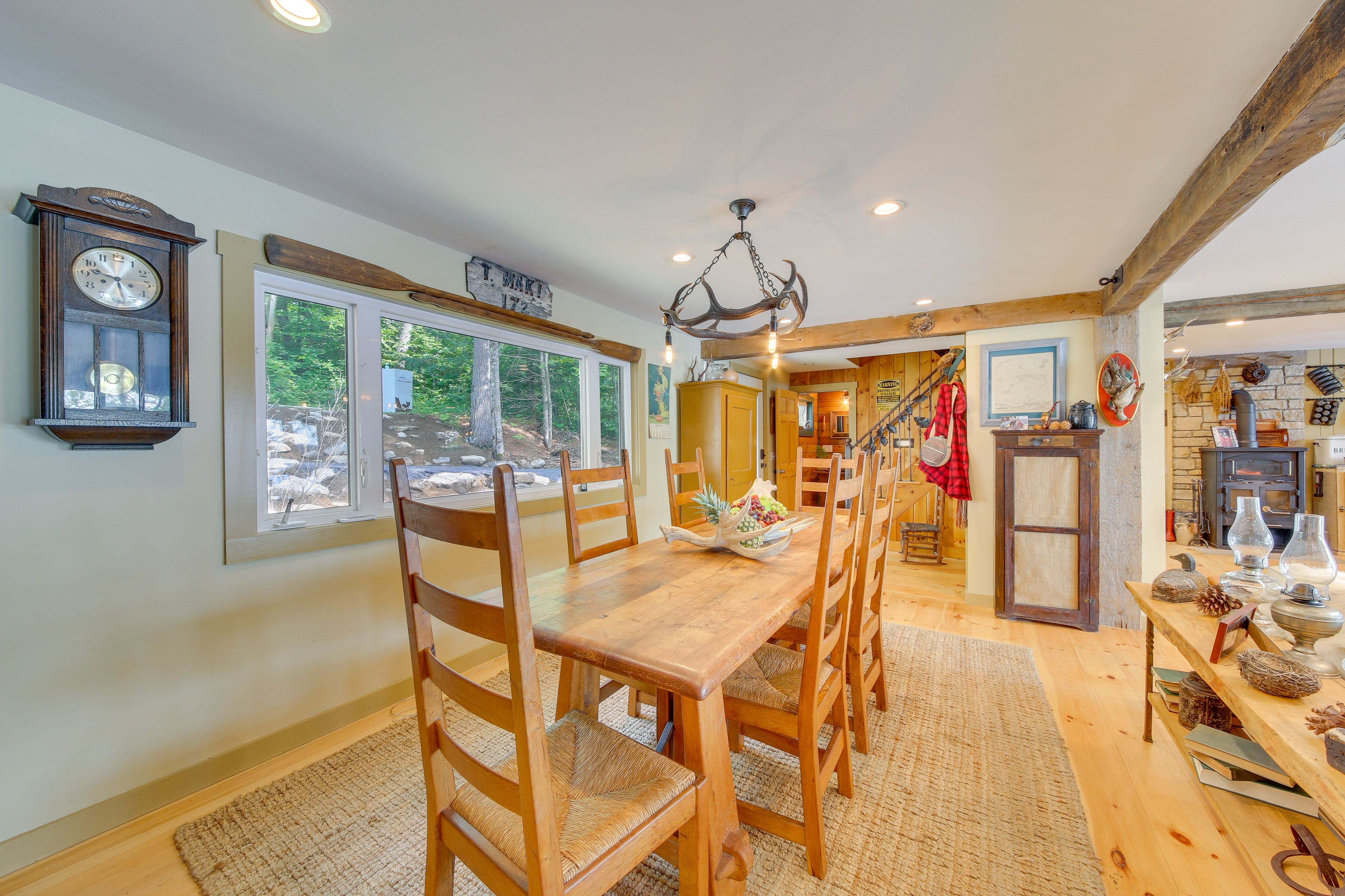 Dining Area | Dishware & Flatware Provided