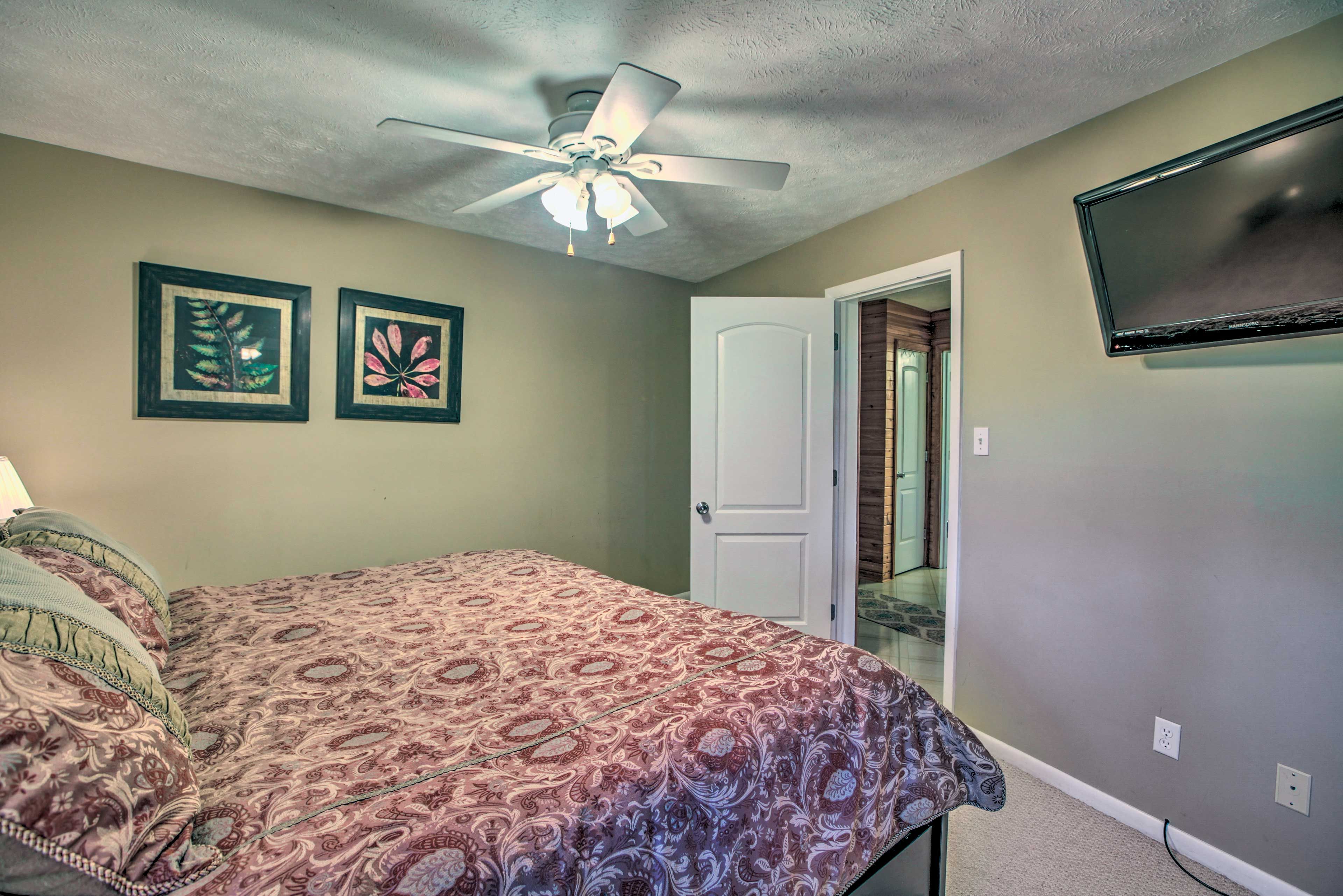 Bedroom 1 | Smart TV