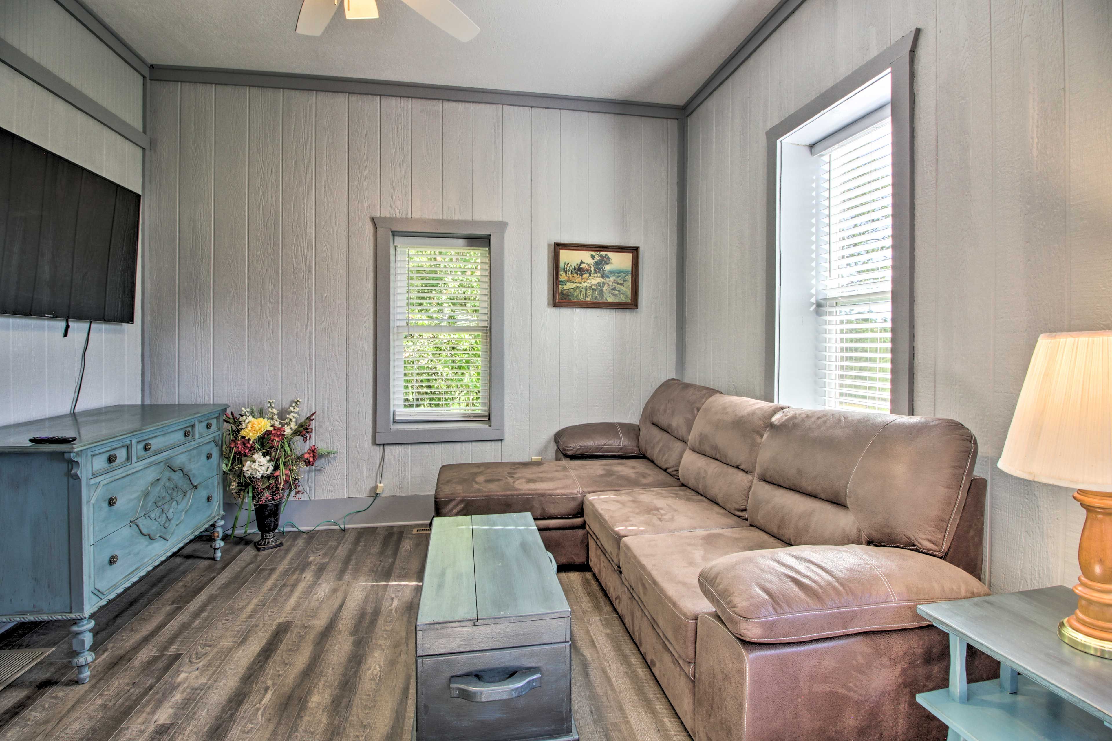 Living Room | Sleeper Sofa | Smart TV
