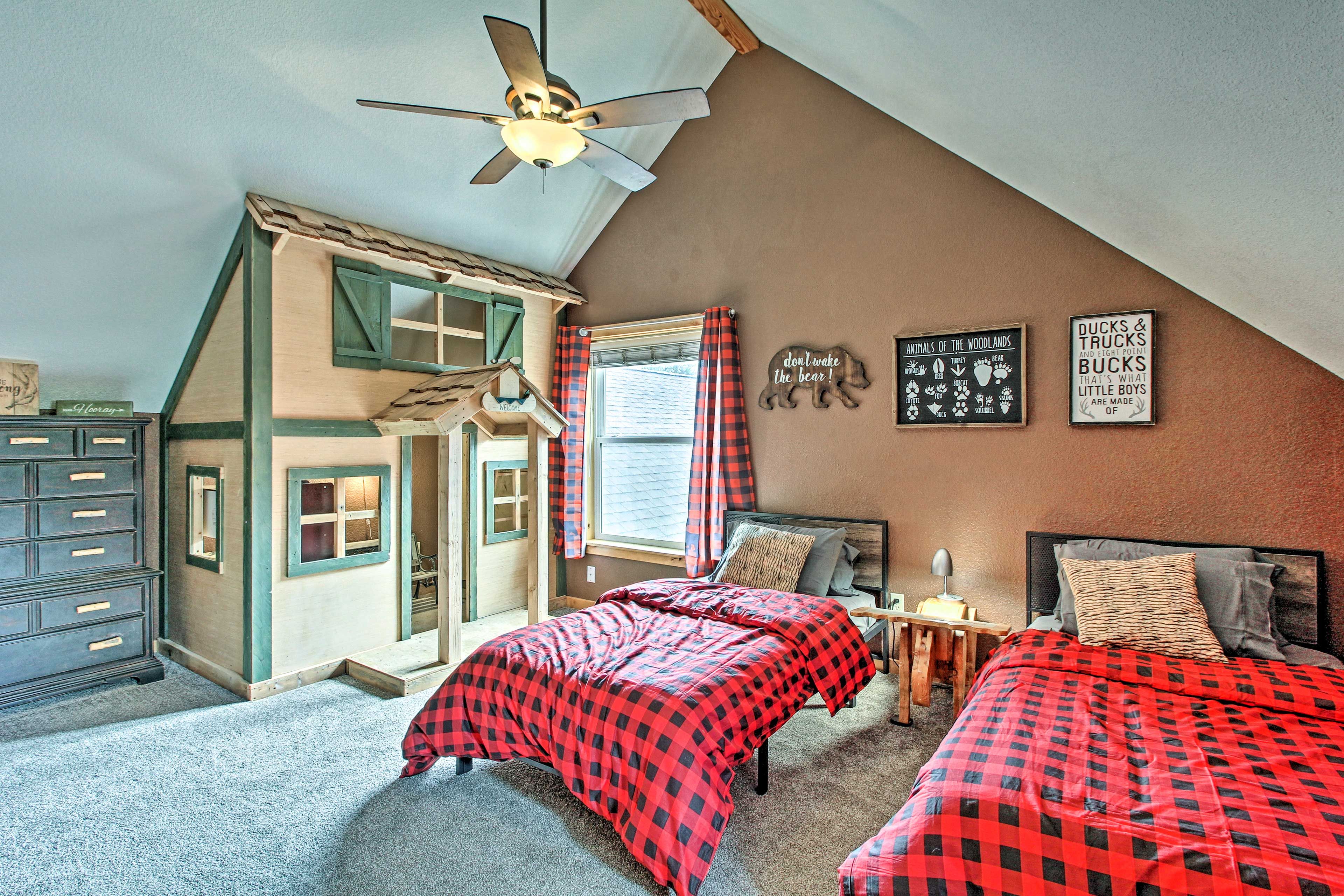 Bedroom 3 | 2 Twin Beds | 2nd Floor