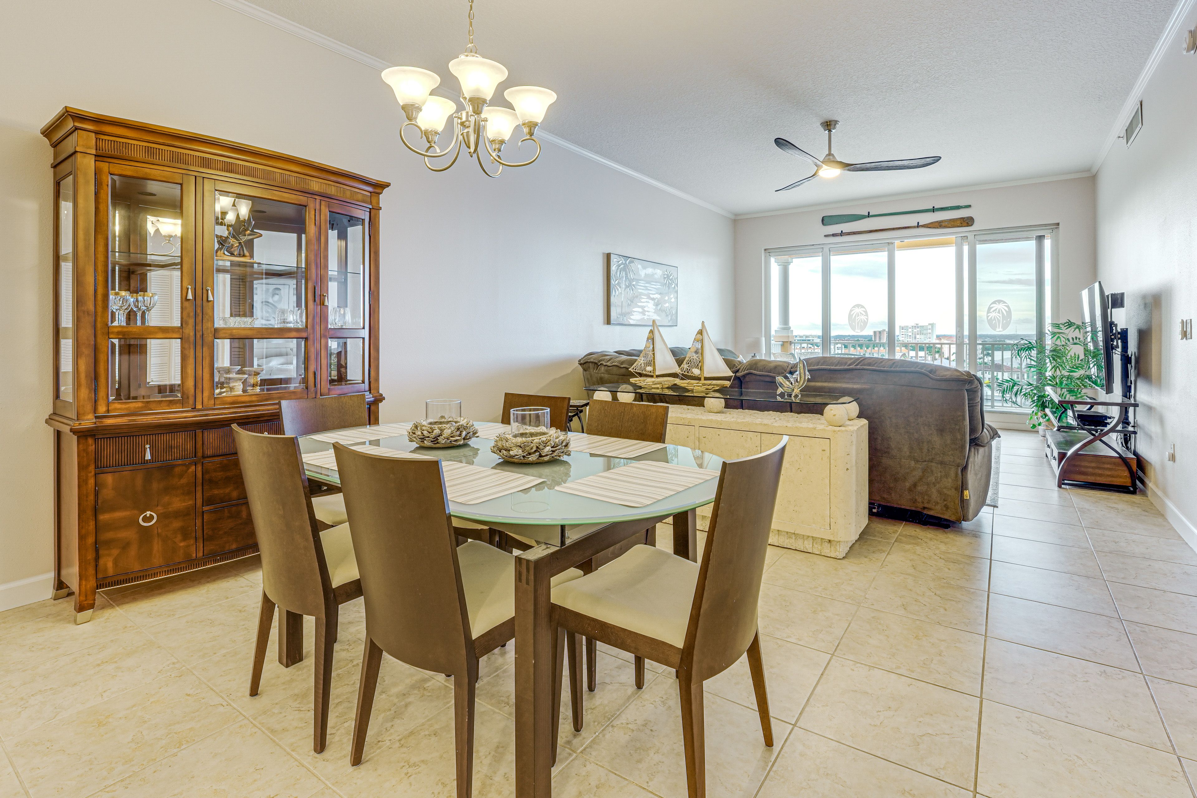 Dining Area | Dishes & Flatware Provided