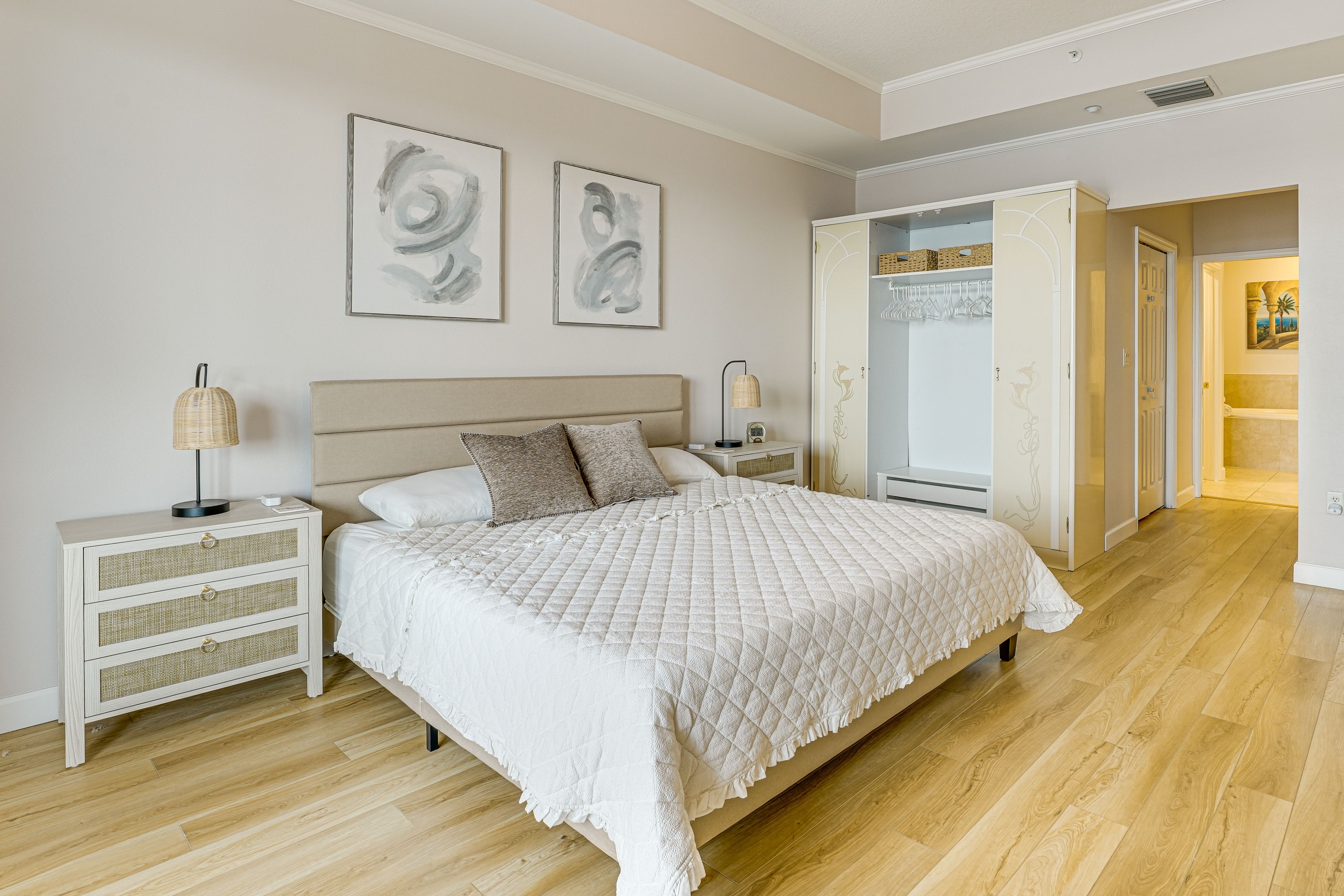 Bedroom 1 | Queen Bed