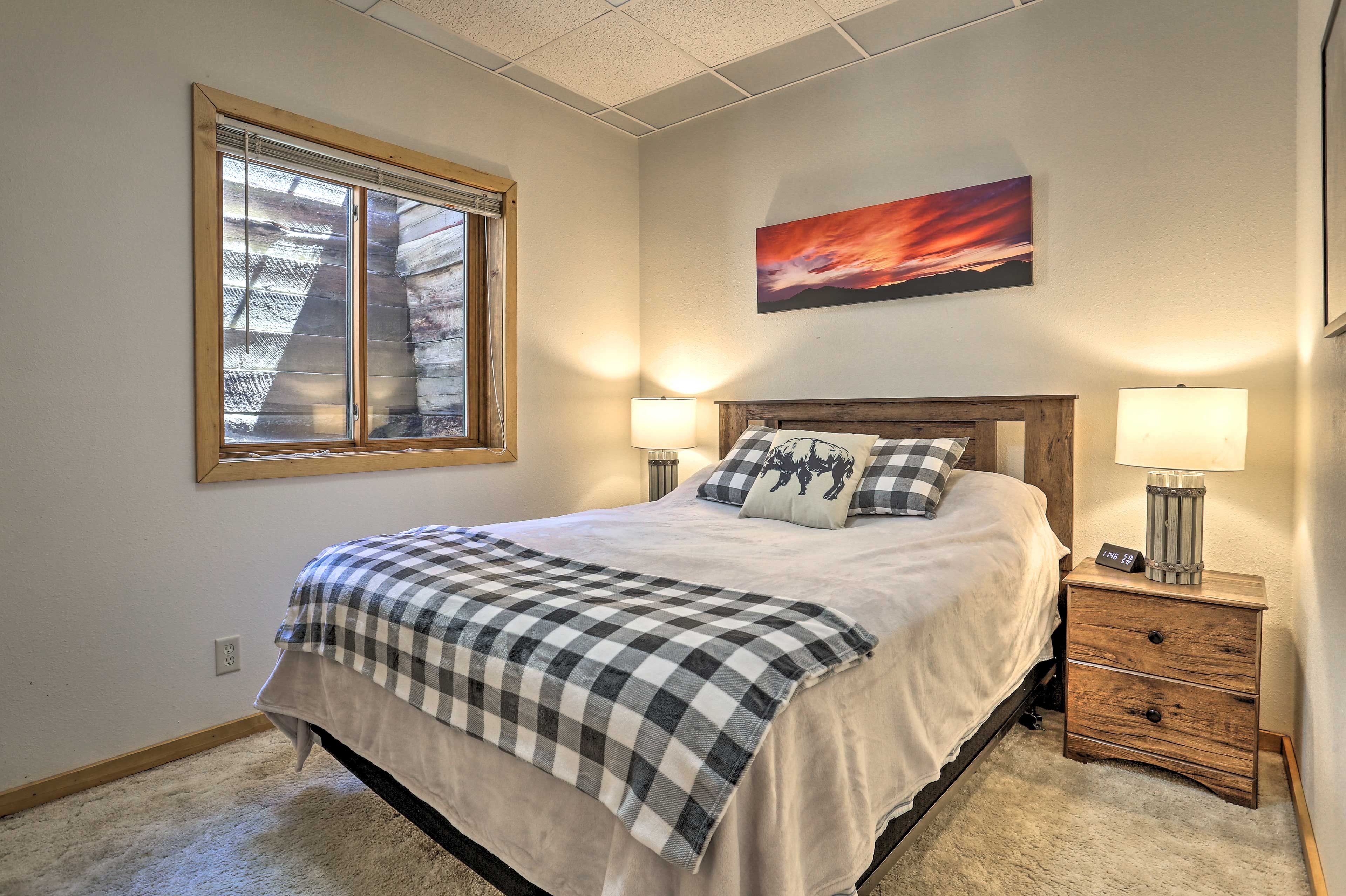 Bedroom 3 | Queen Bed | Ground Floor