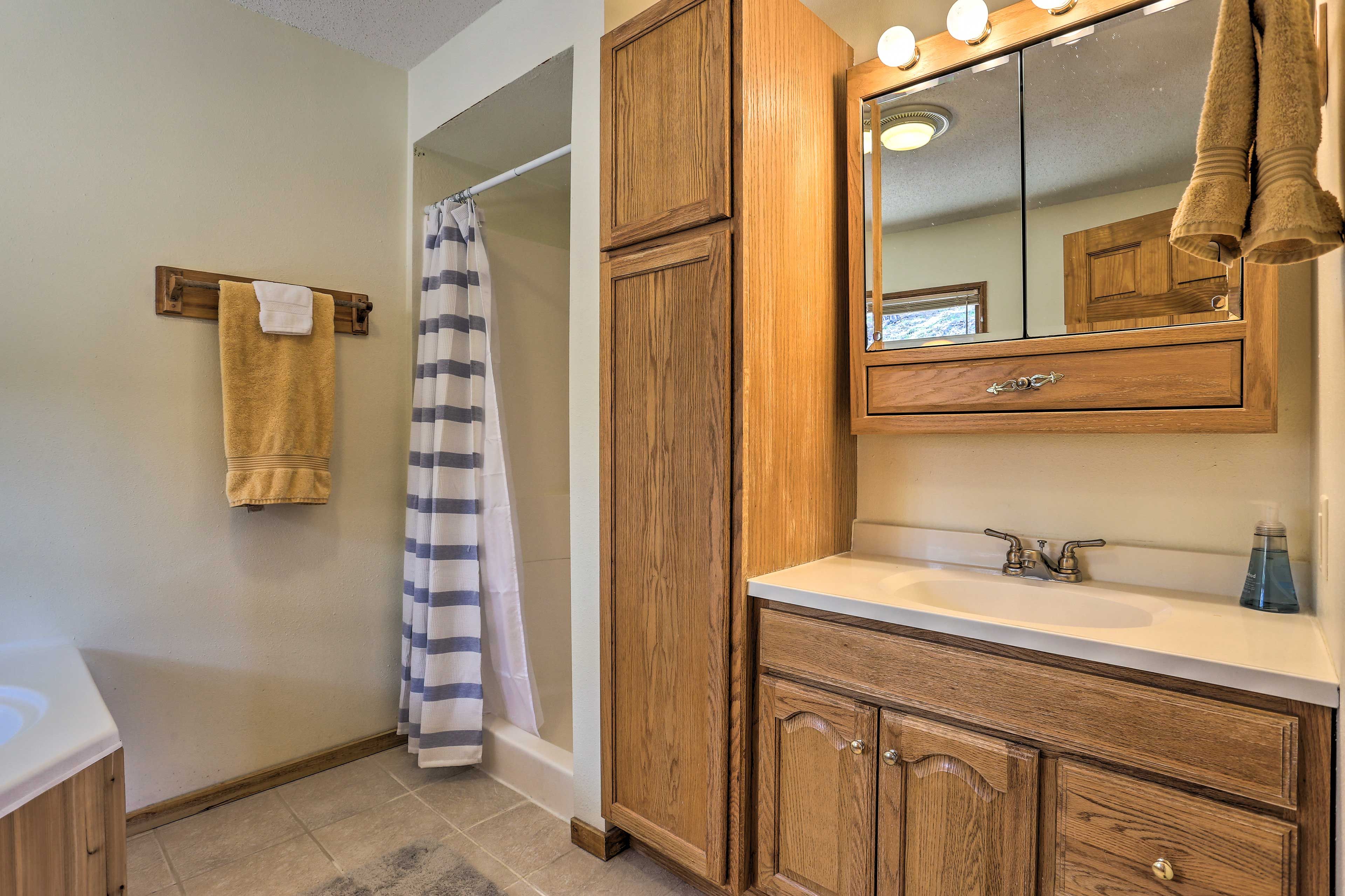 En-Suite Bathroom | Complimentary Toiletries | Ground Floor