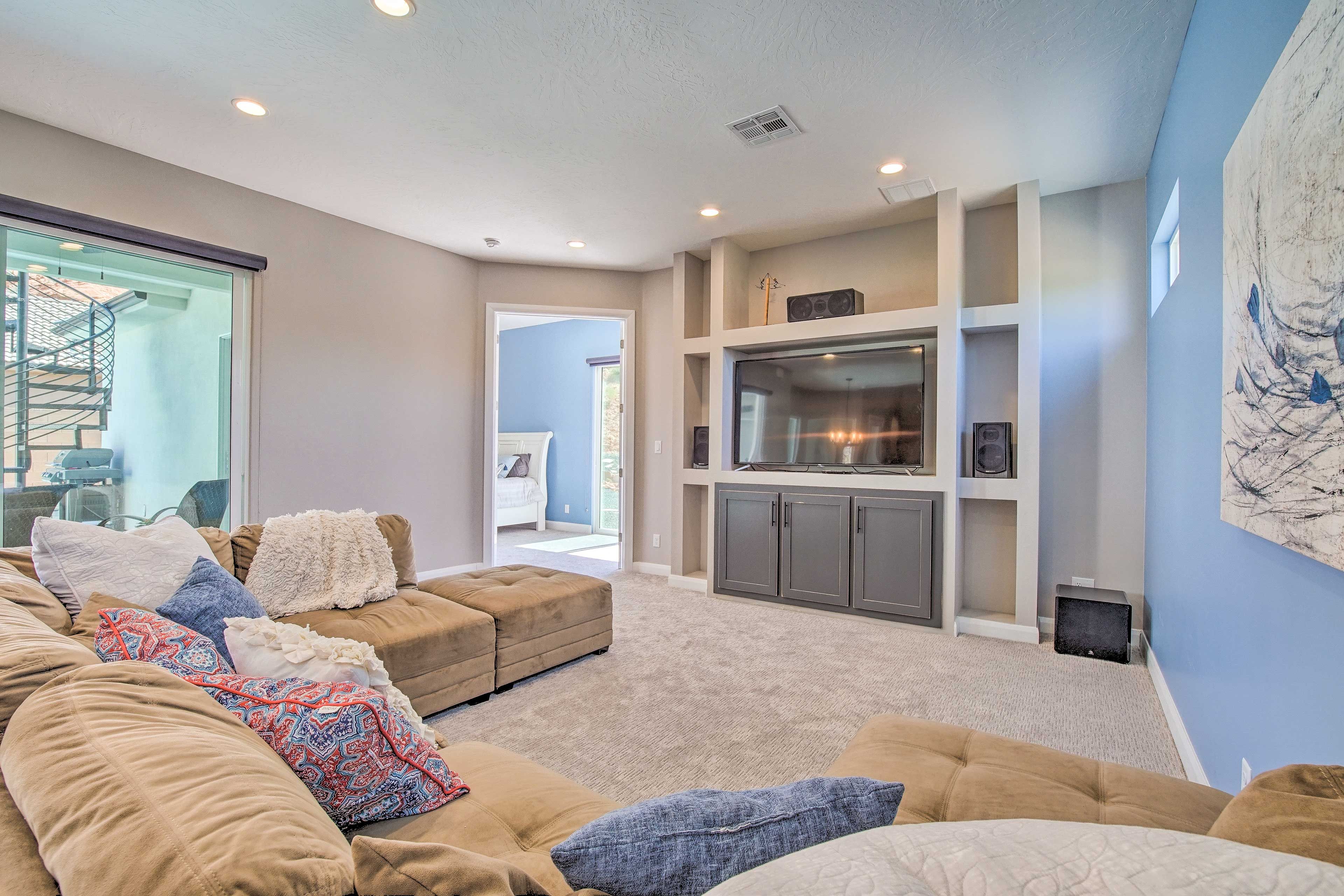 Living Area | Smart TV