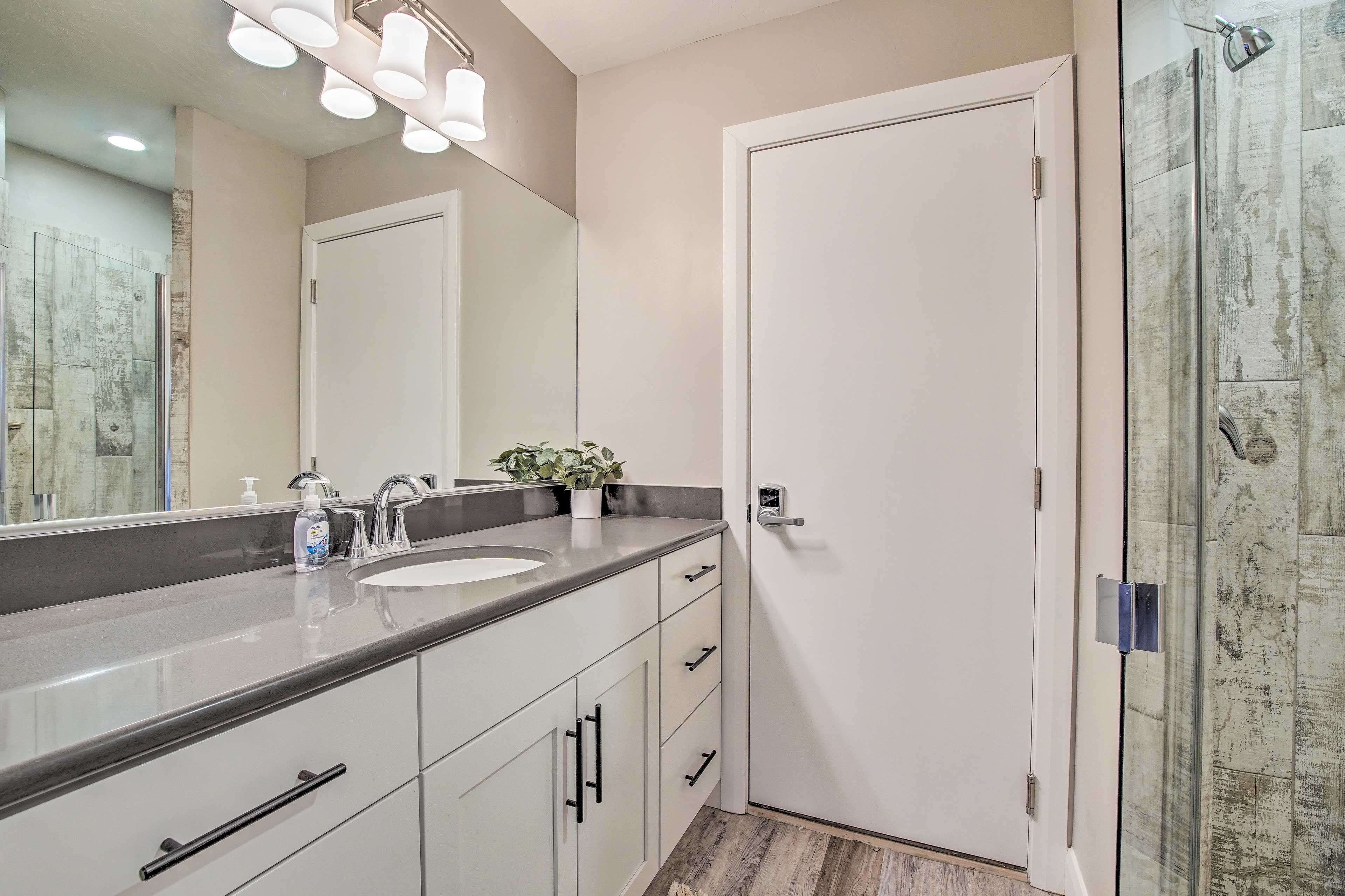 Full Bathroom | 2nd Floor