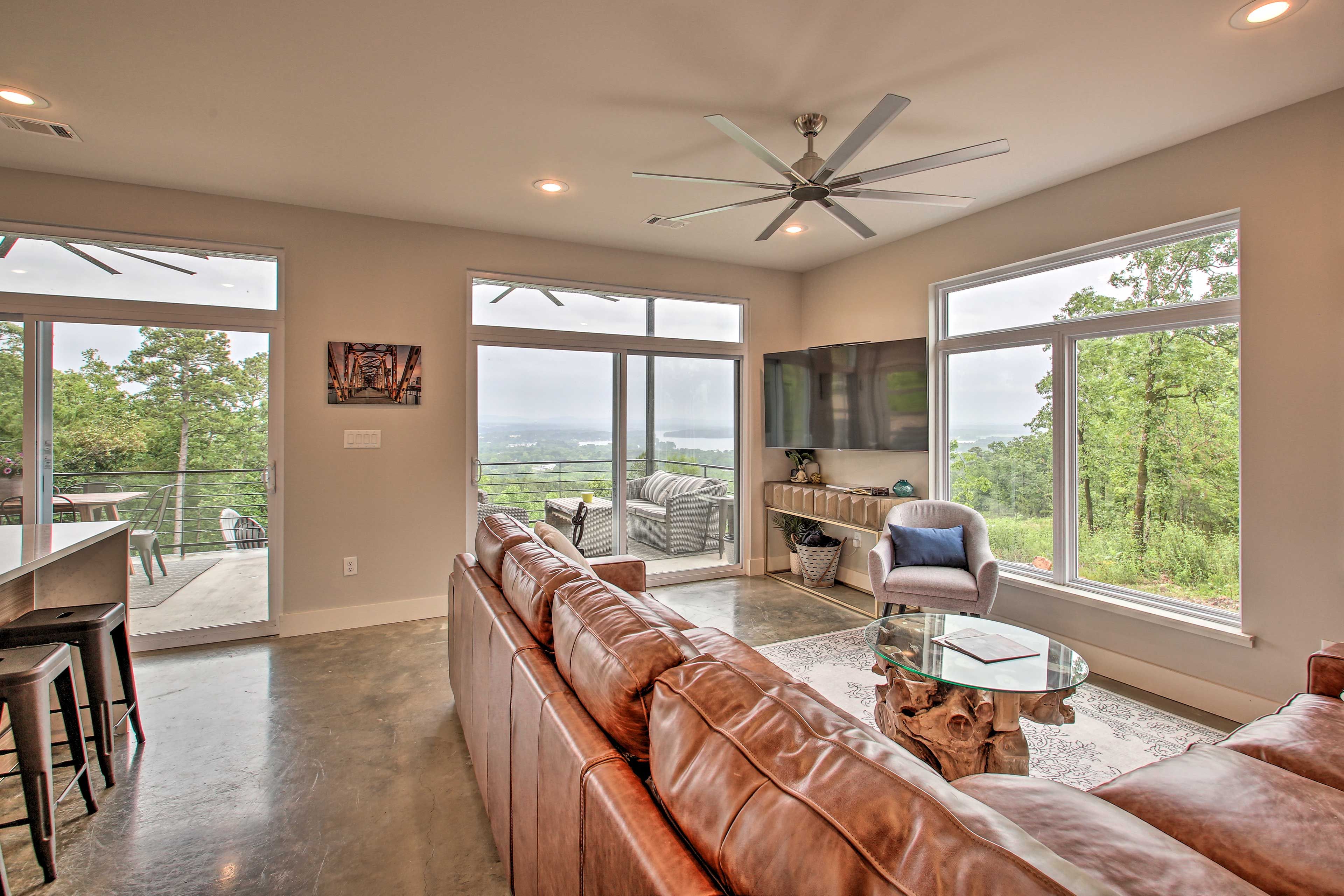Living Area | Free WiFi | Smart TV