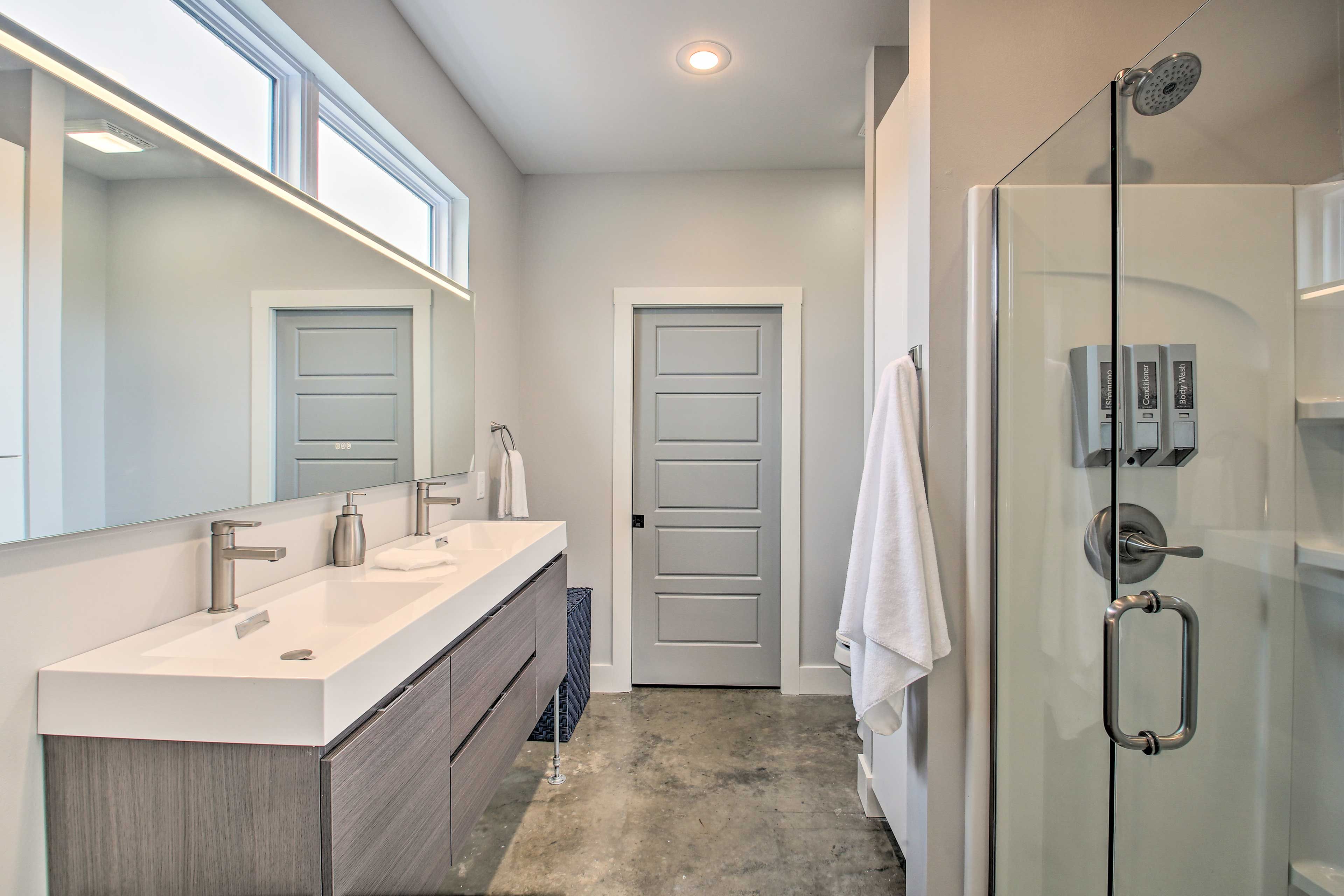 Full En-Suite Bathroom | Towels Provided