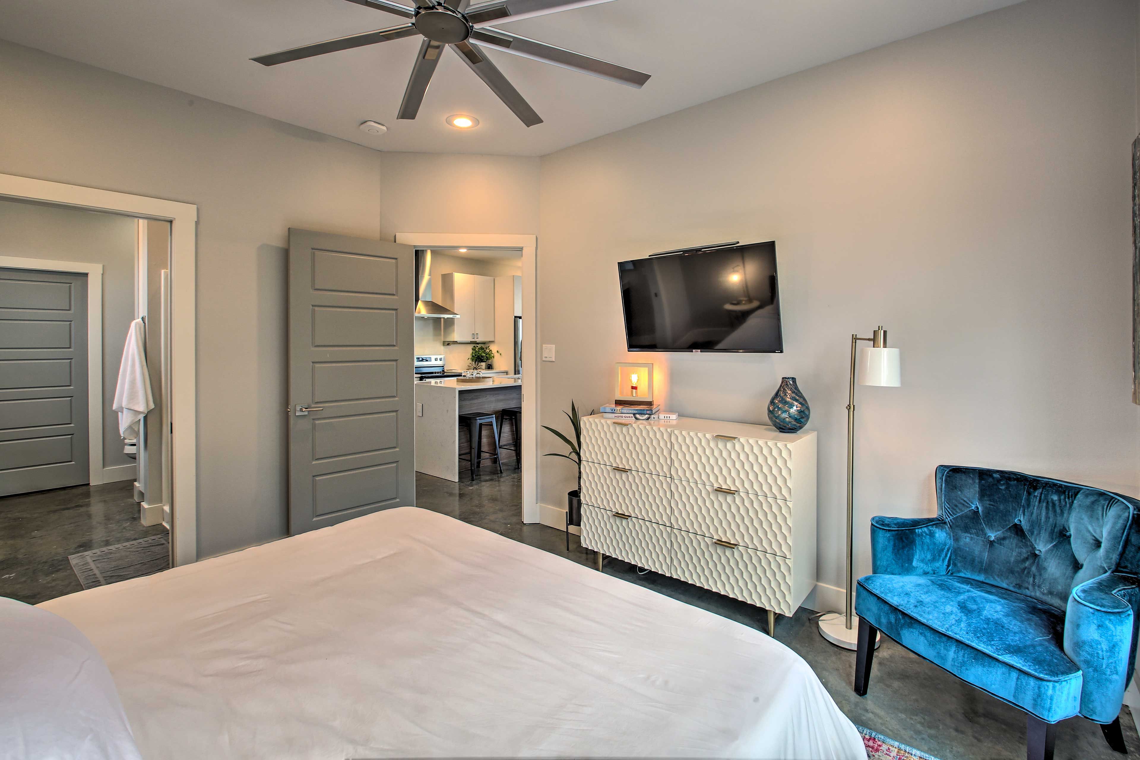 Bedroom 1 | Smart TV