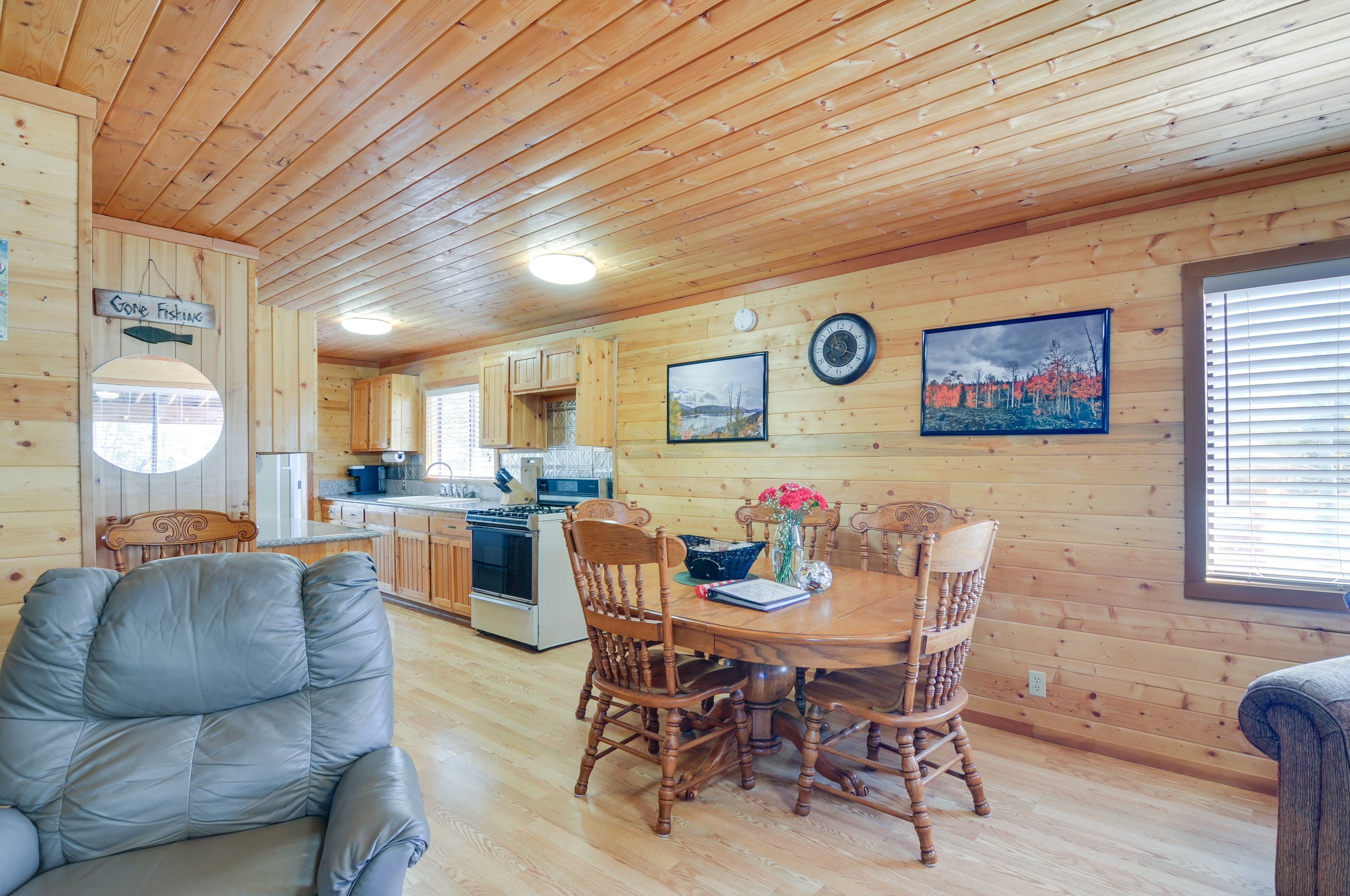 Dining Area | Dishware & Flatware Provided