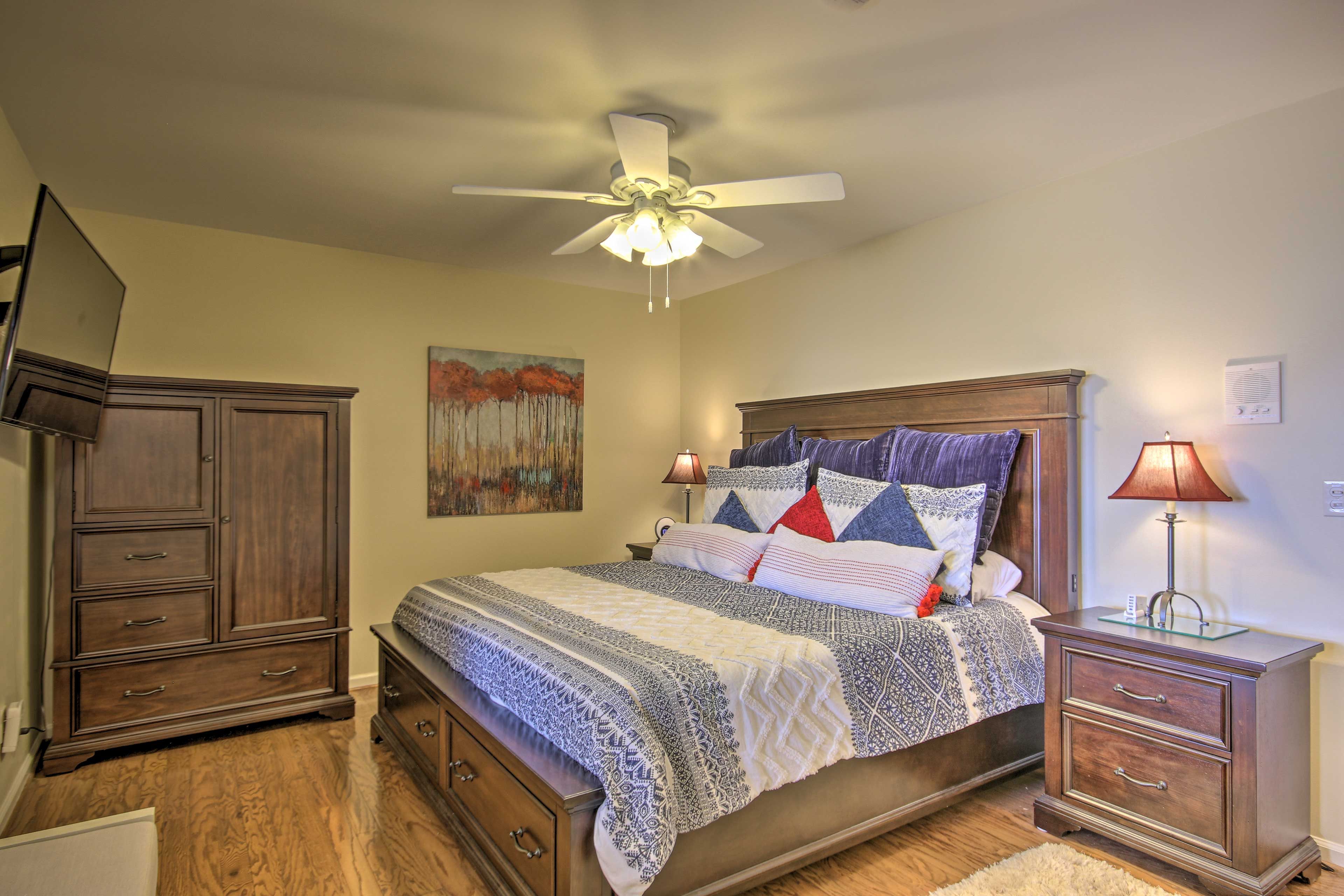 Bedroom 1 | Smart TV