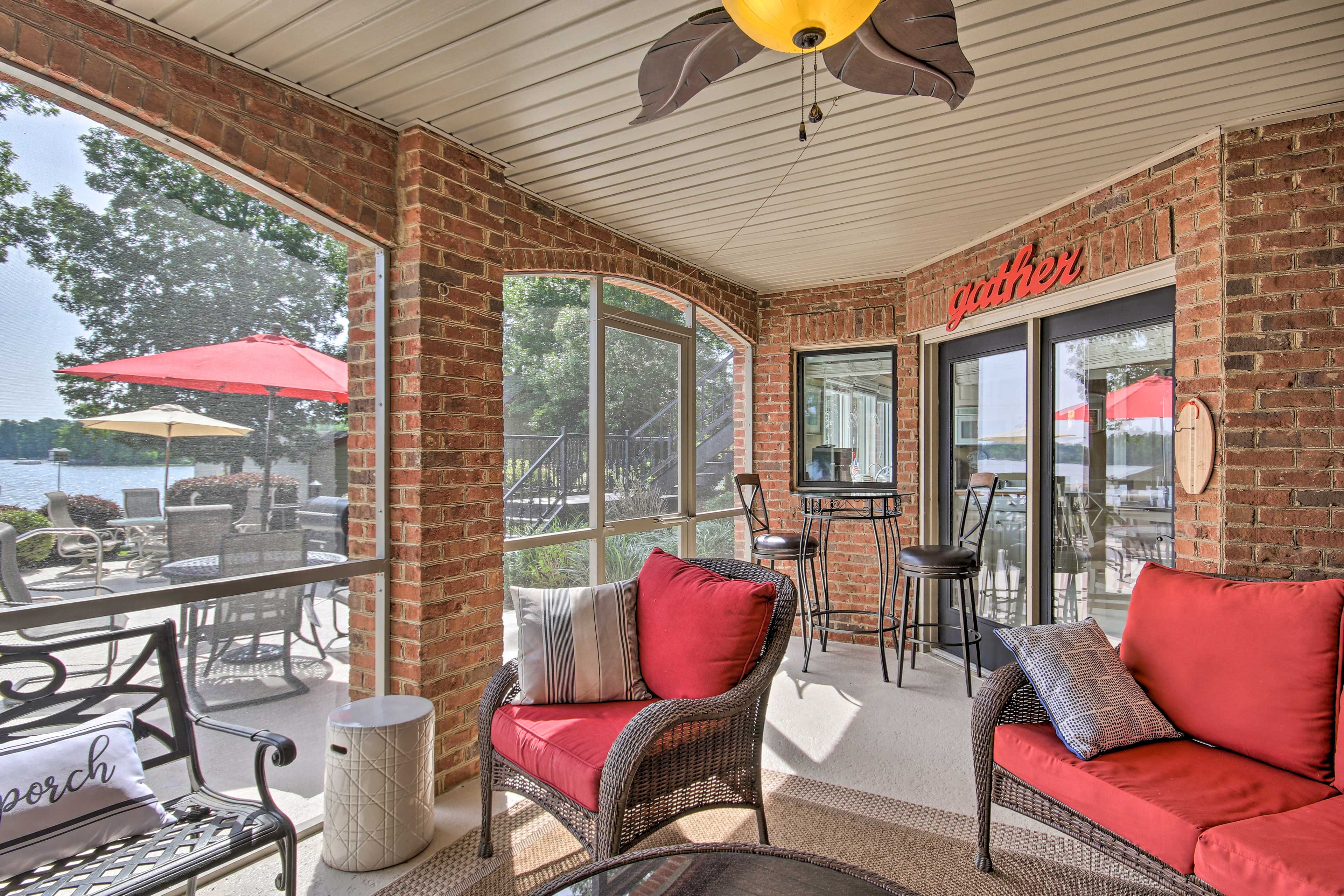 Screened-In Patio