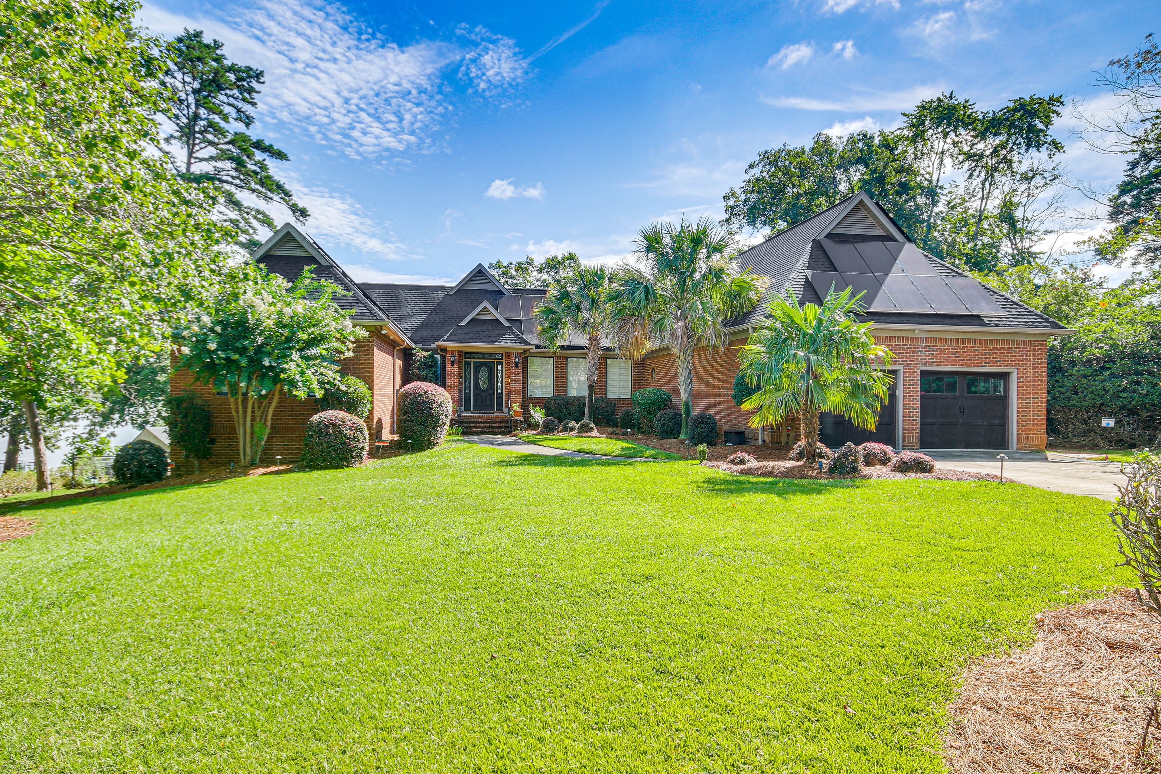 Exterior | Parking | Driveway (1 Vehicle)
