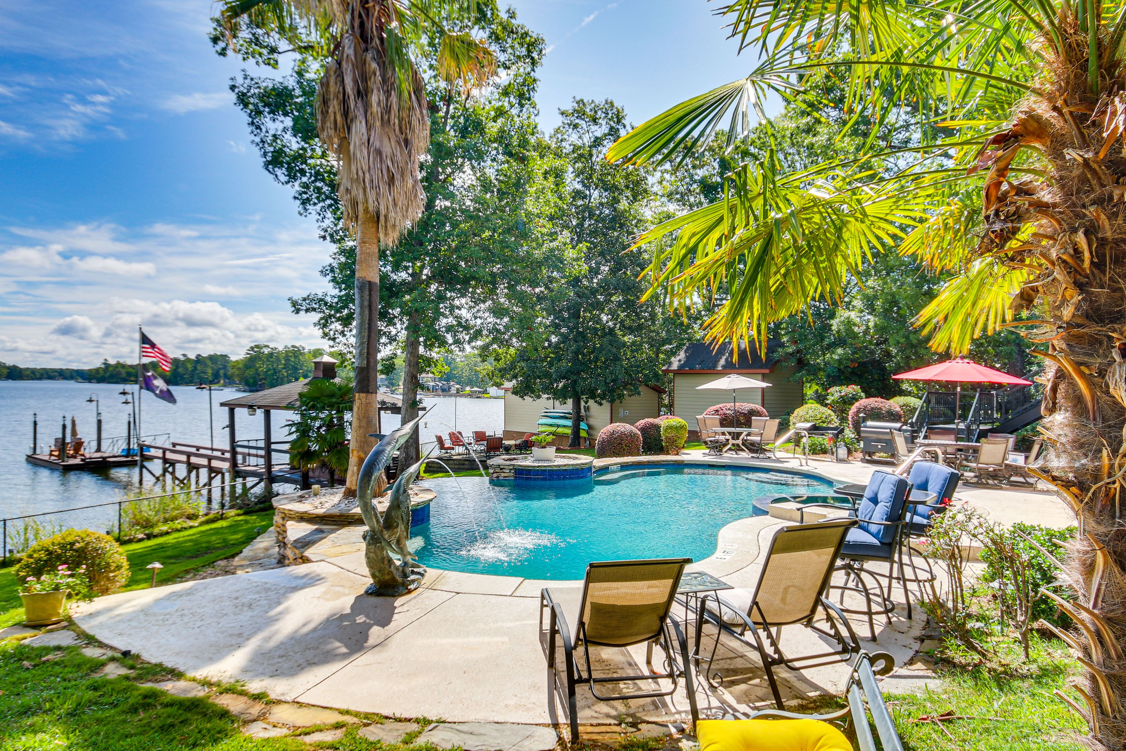 Chapin Vacation Rental | 2BR | 2BA | 1,149 Sq Ft | Entry Stairs Required