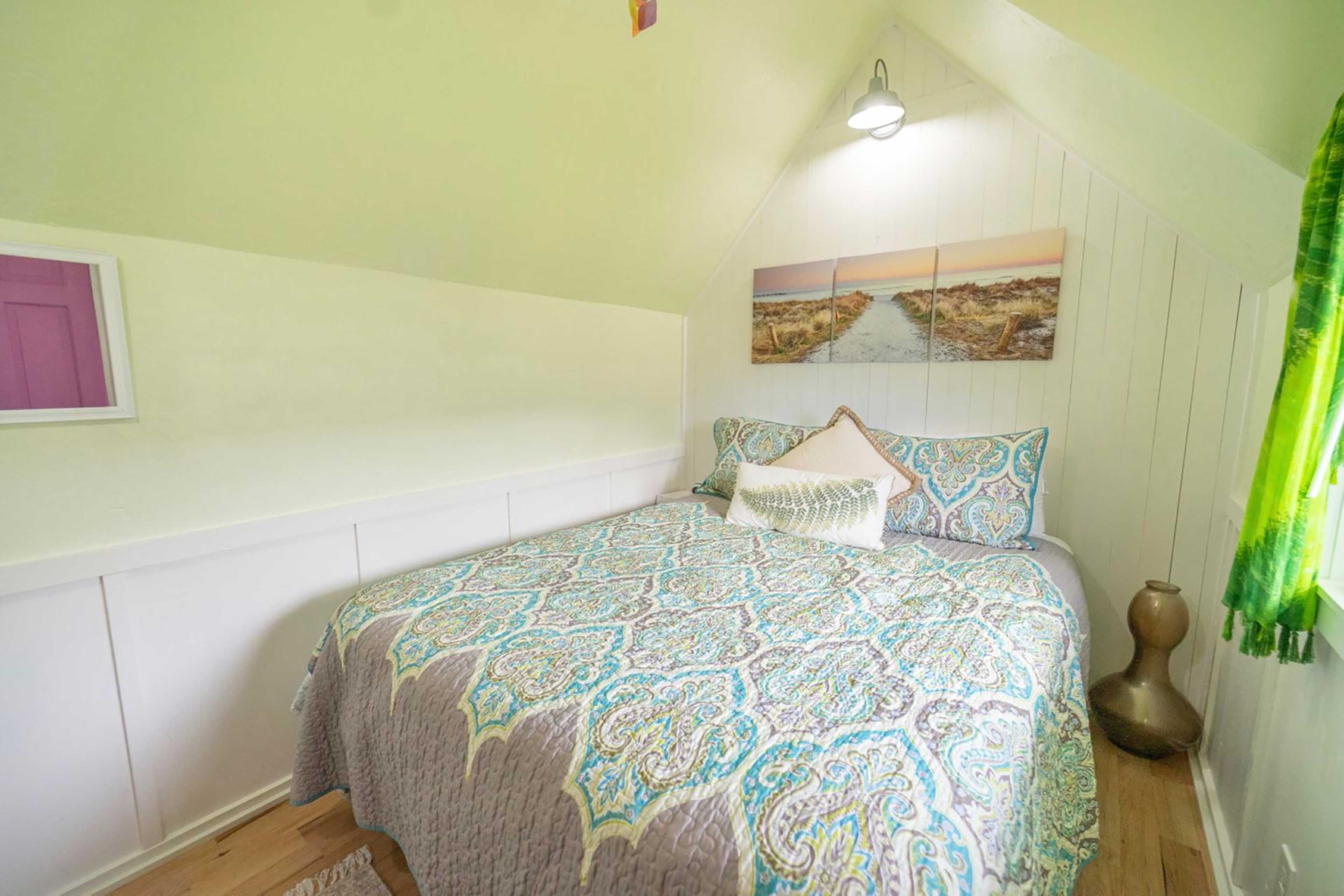She Shed | Queen Bed