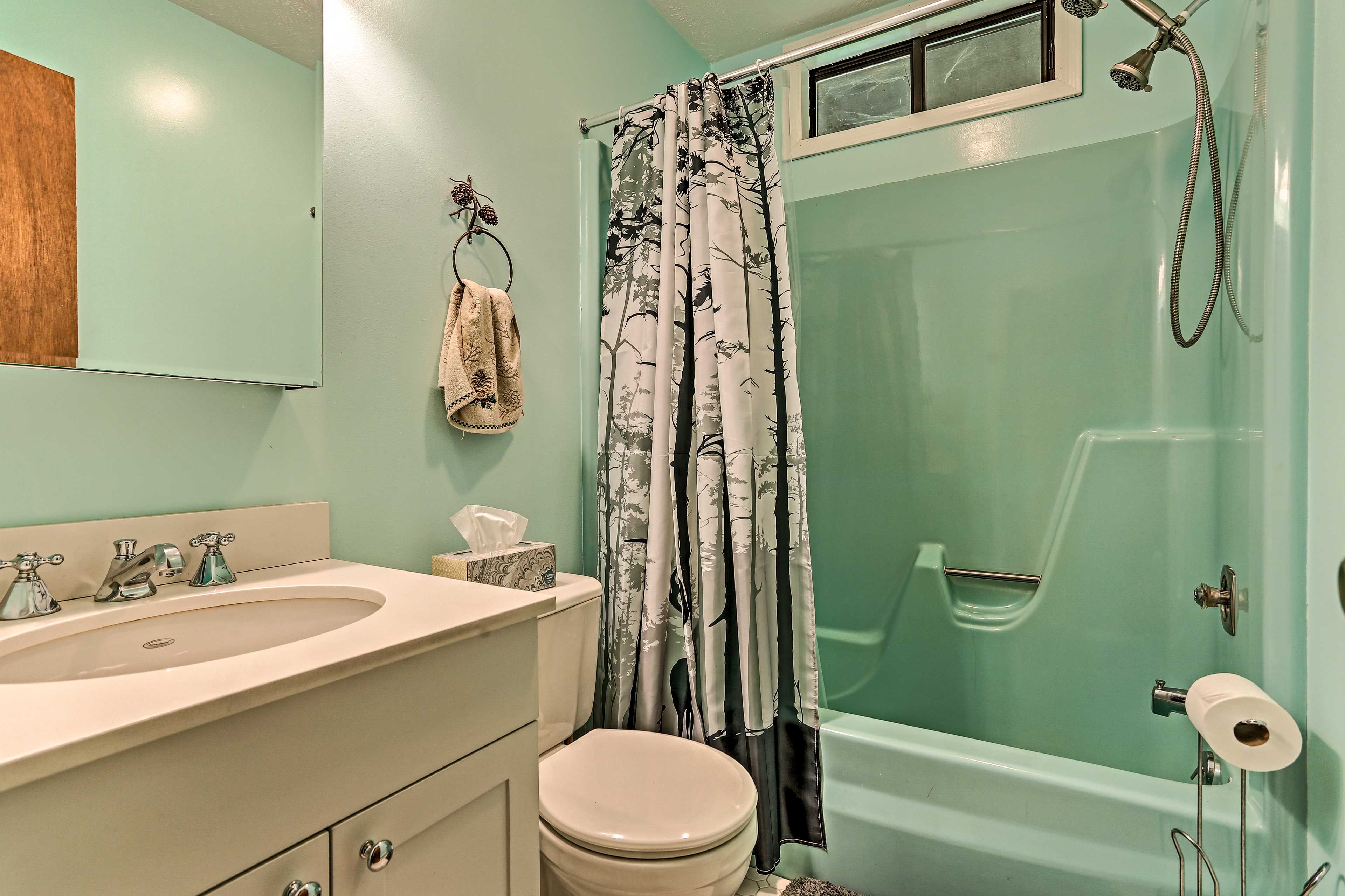 Full Bathroom | Complimentary Toiletries