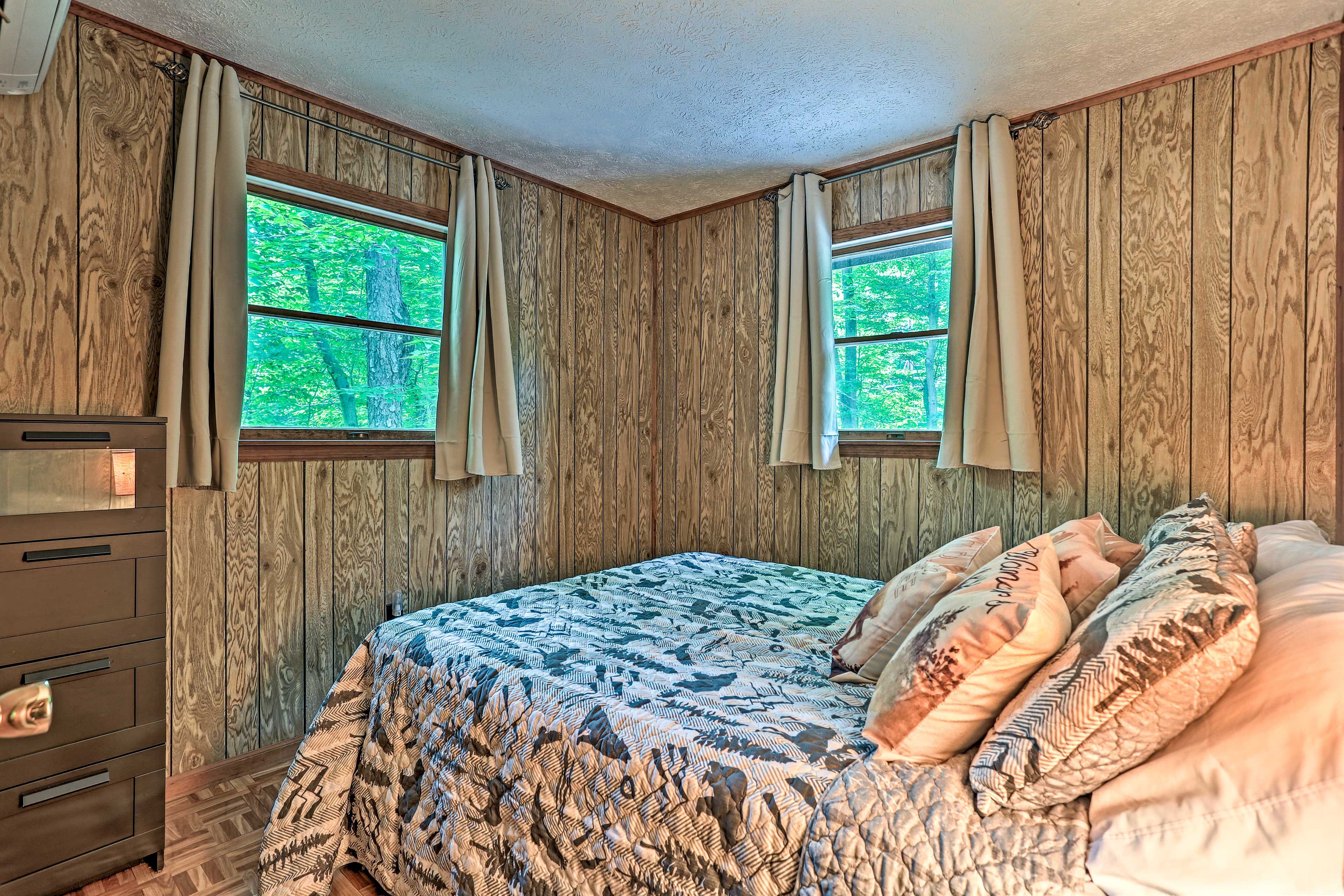 Bedroom 1 | Main Floor