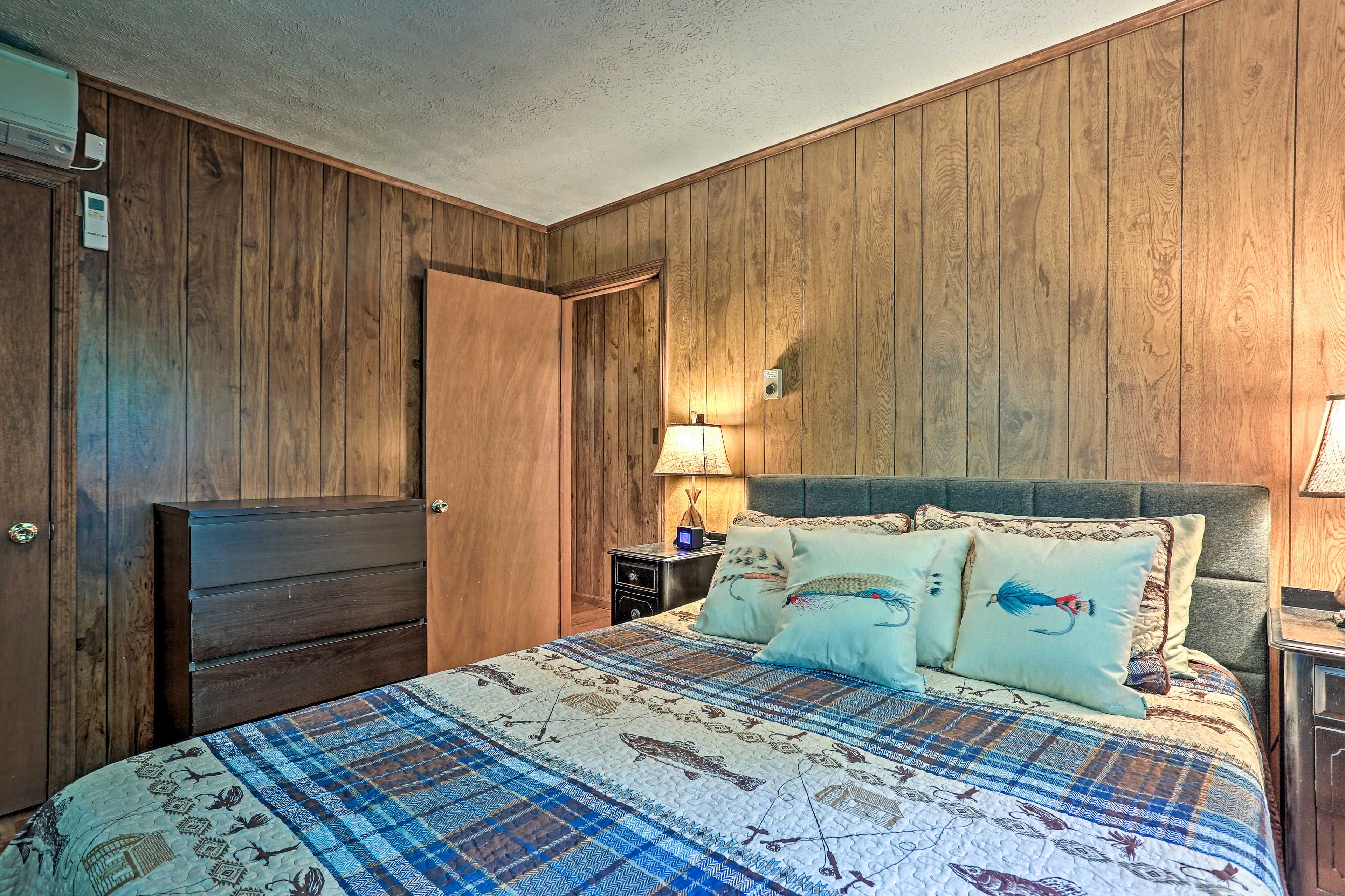 Bedroom 2 | Queen Bed