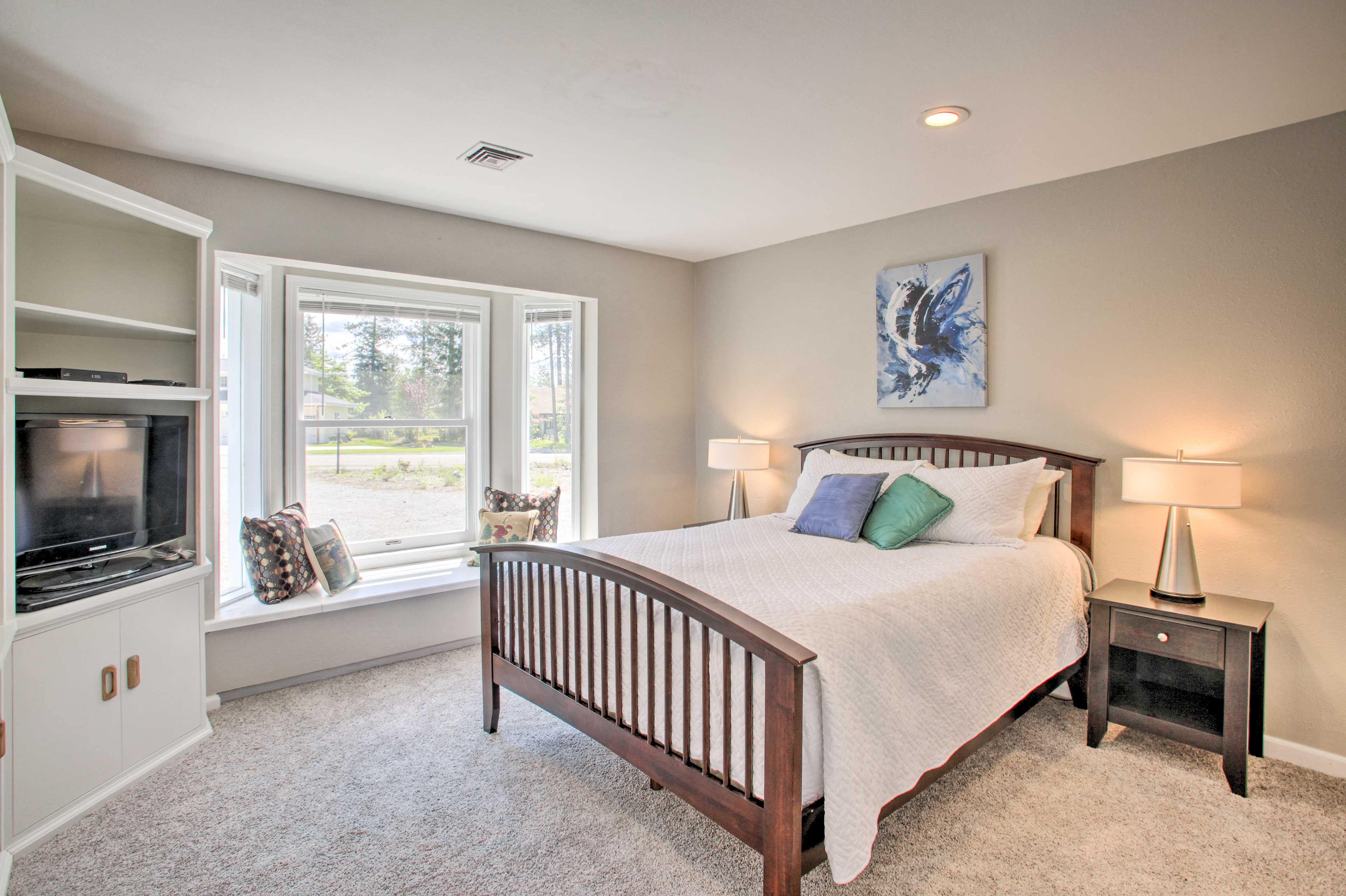 Bedroom 2 | Queen Bed