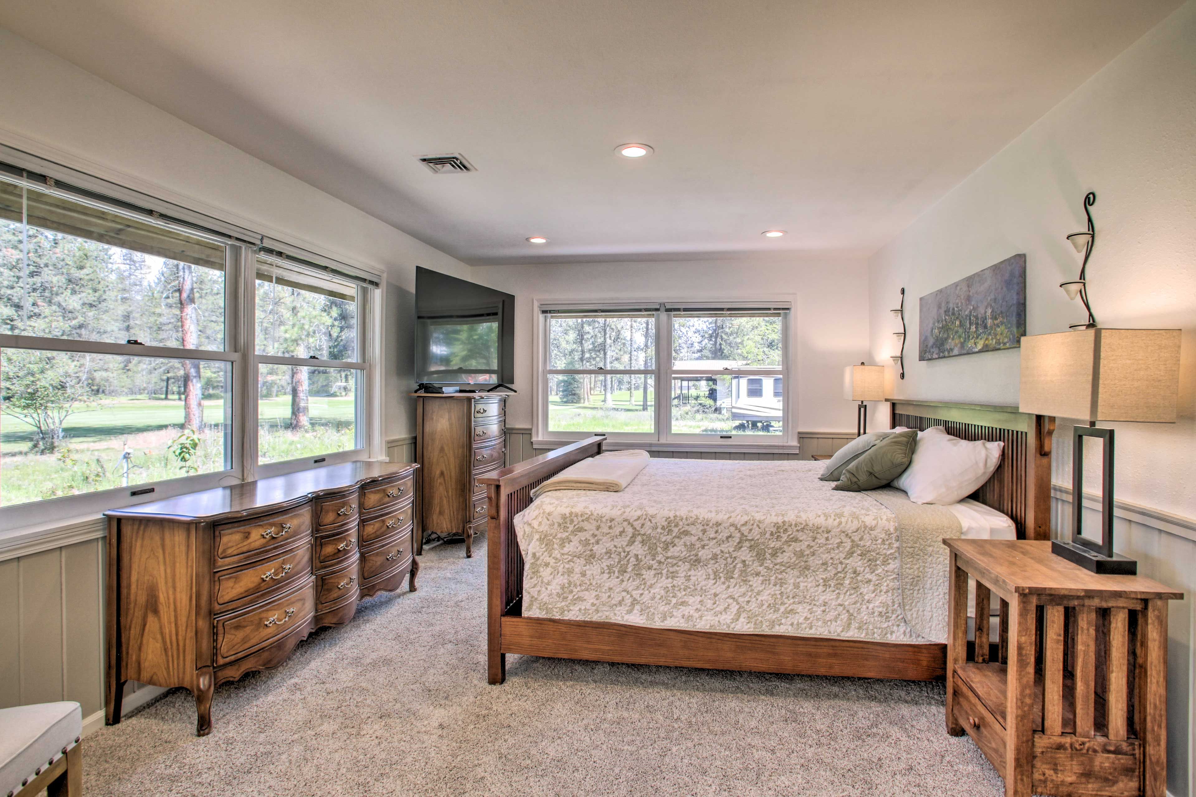 Bedroom 1 | King Bed | Linens Provided
