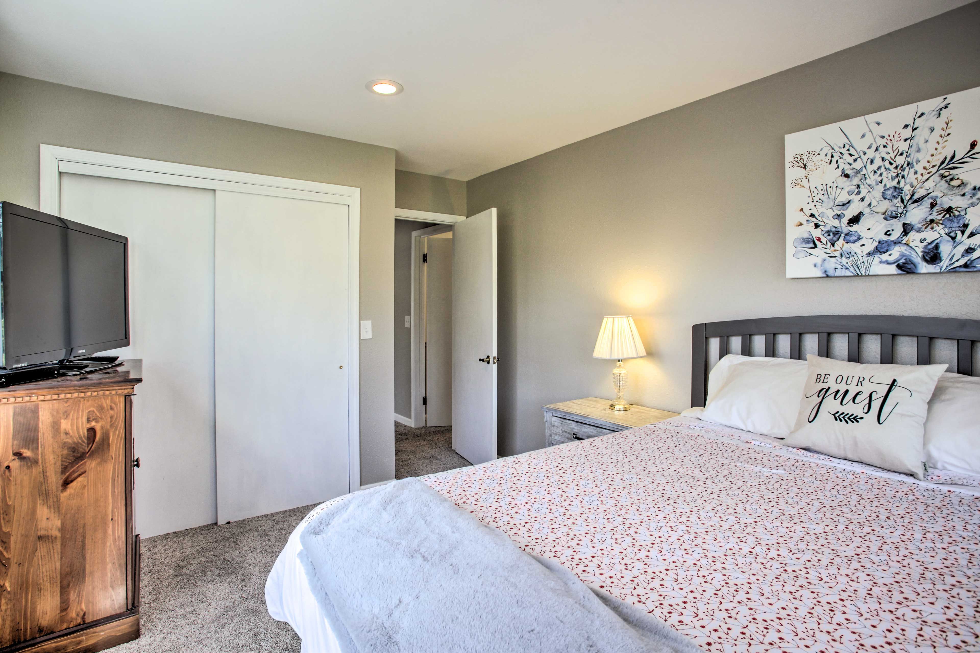Bedroom 3 | Queen Bed