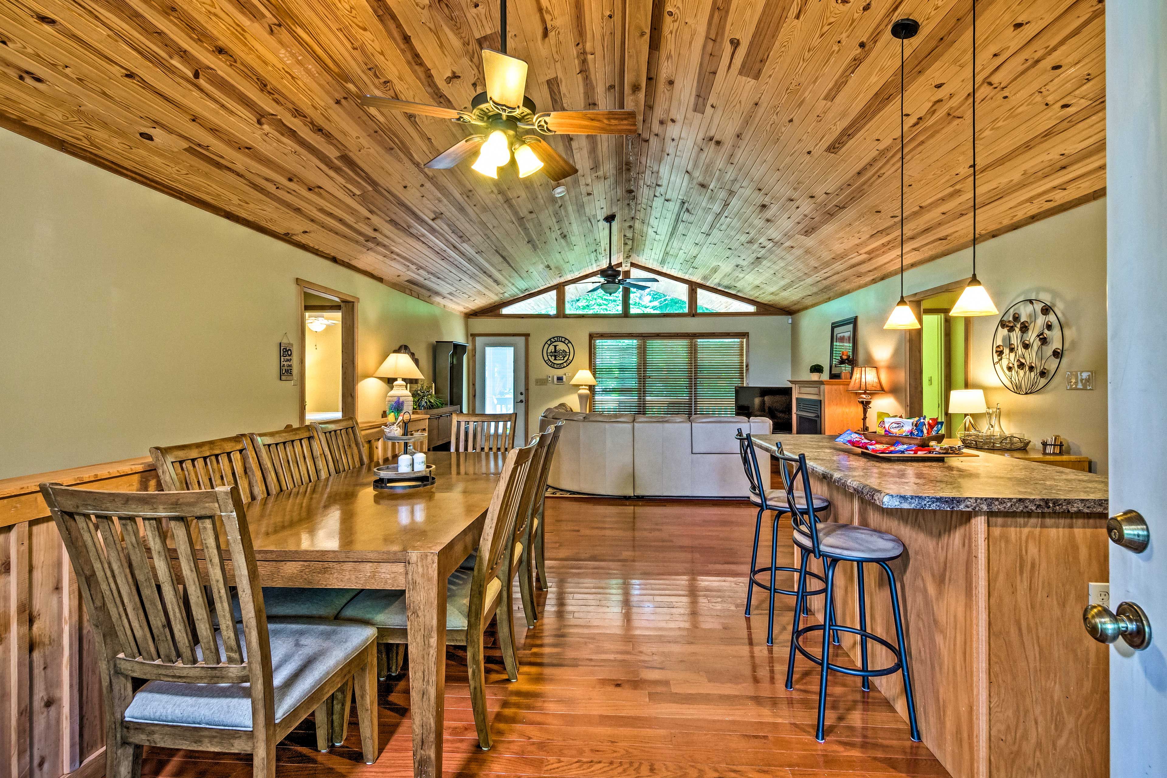 Living Room | 8-Person Dining Table