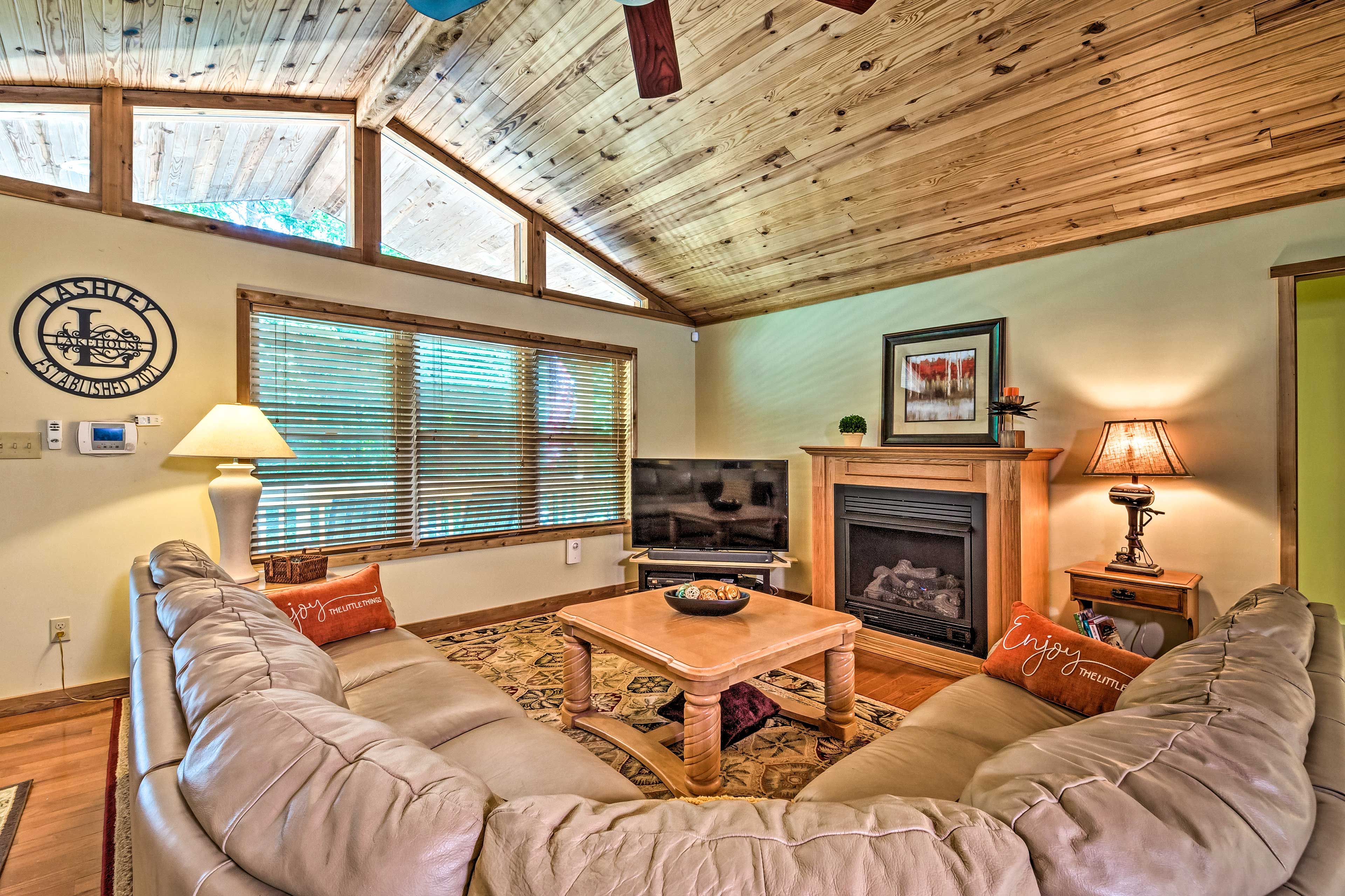 Living Room | Smart TV