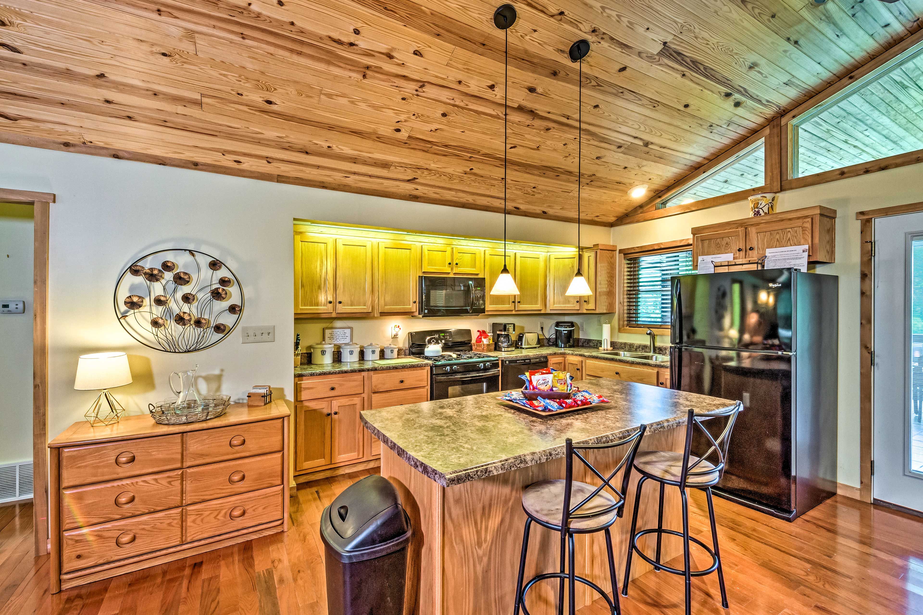 Kitchen | Fully Equipped w/ Cooking Basics