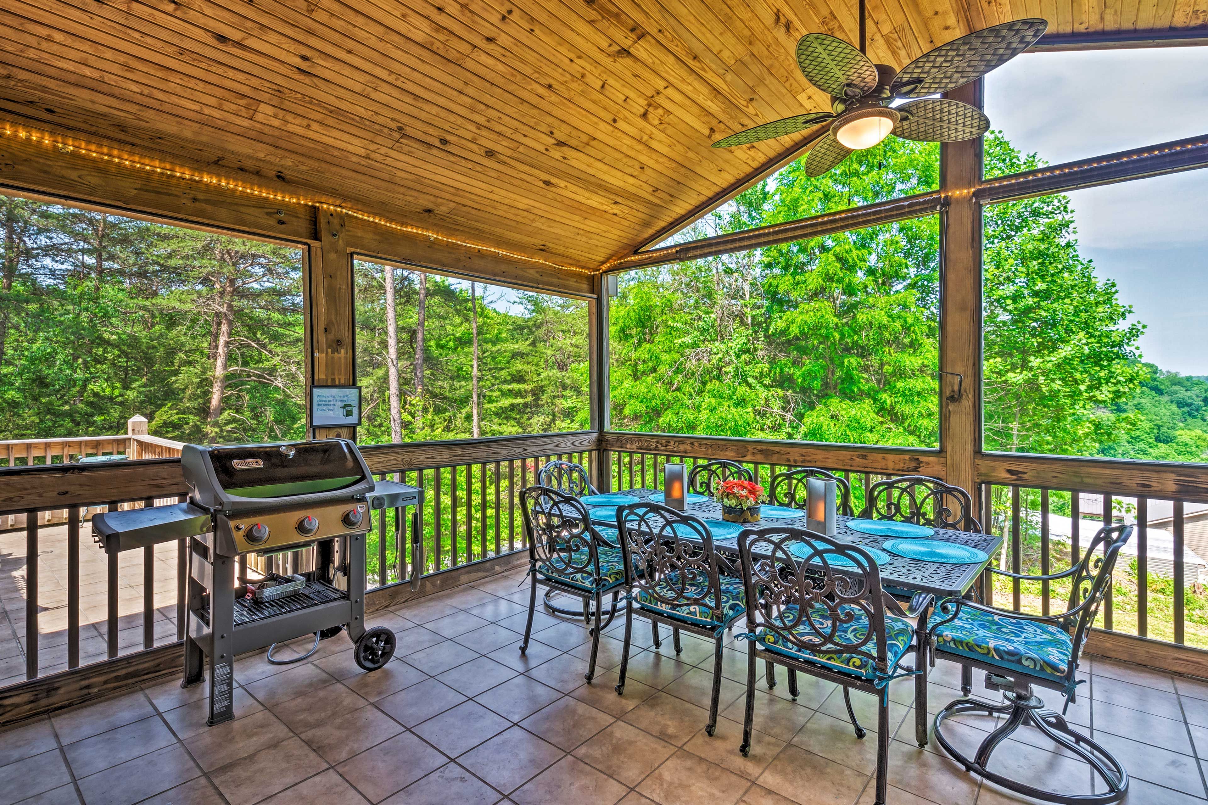 Screened-In Deck | Gas Grill